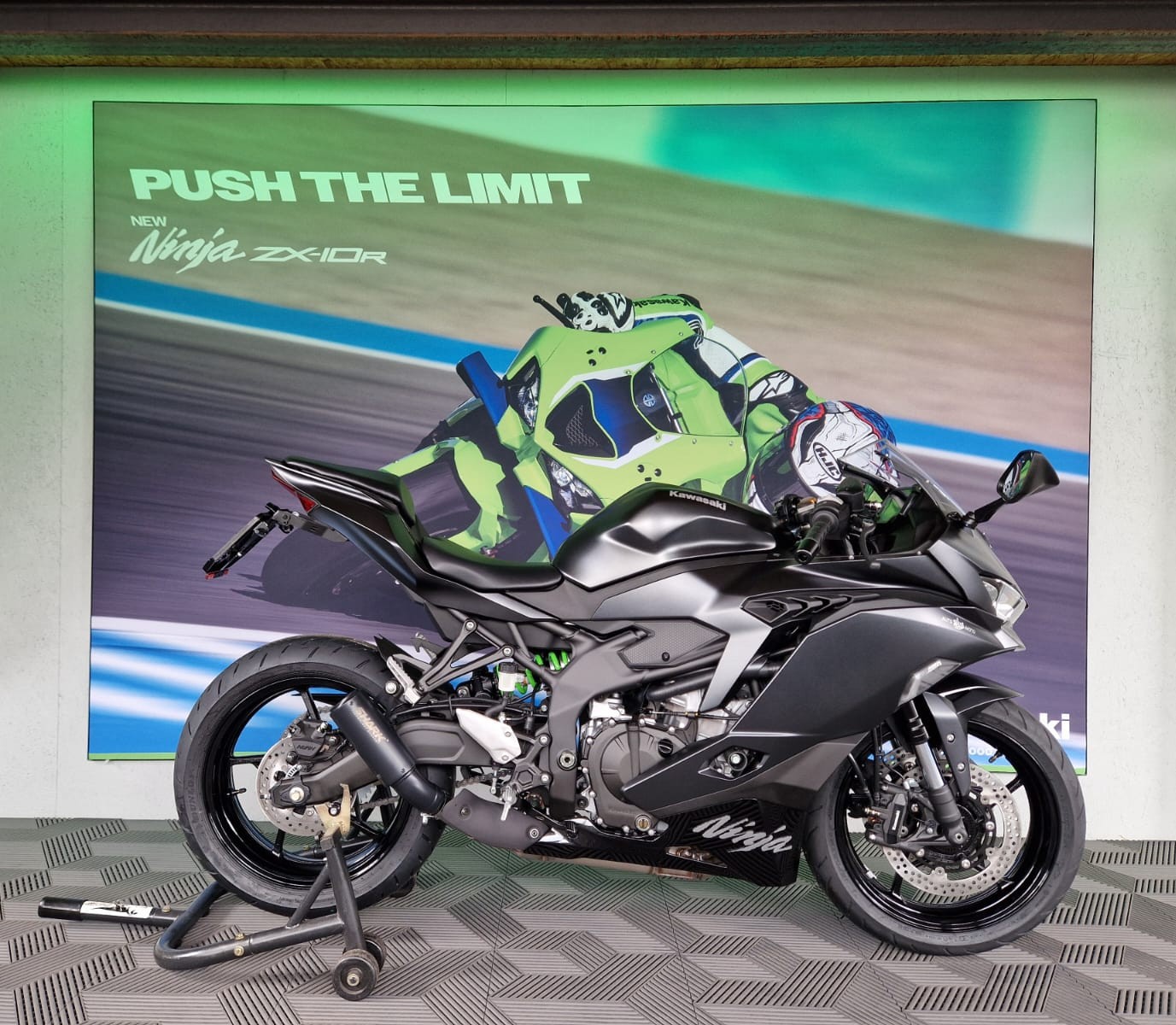 KAWASAKI Ninja ZX-4RR ** Black Edition **-image-1