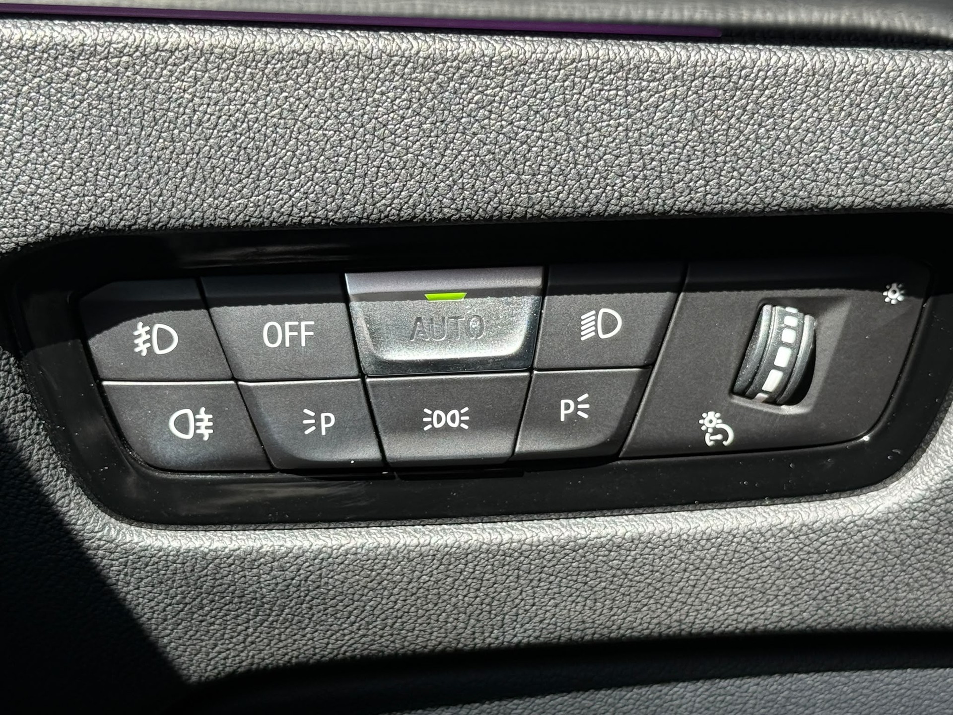BMW 318d-image-17