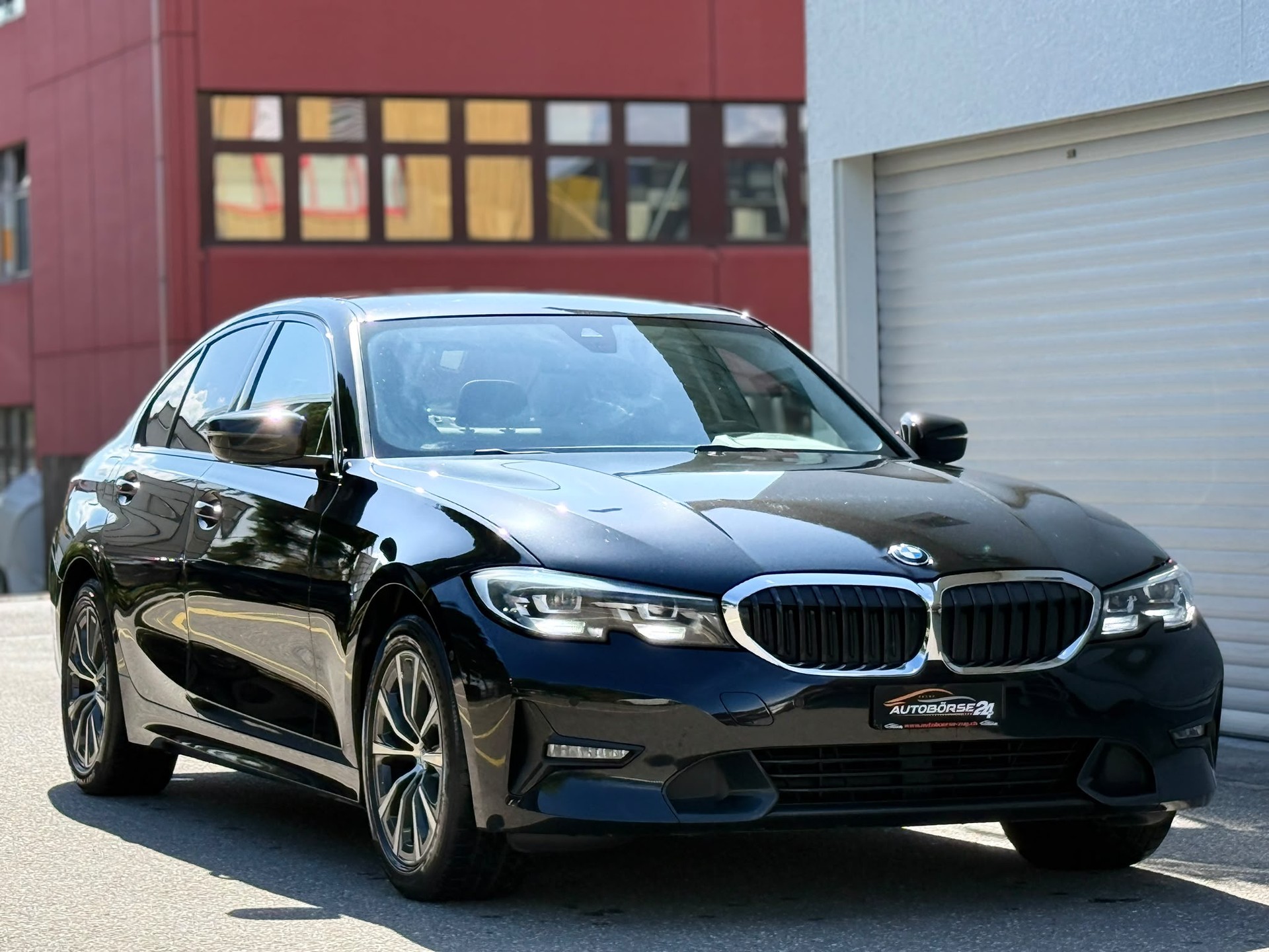BMW 318d-showroom-element-1