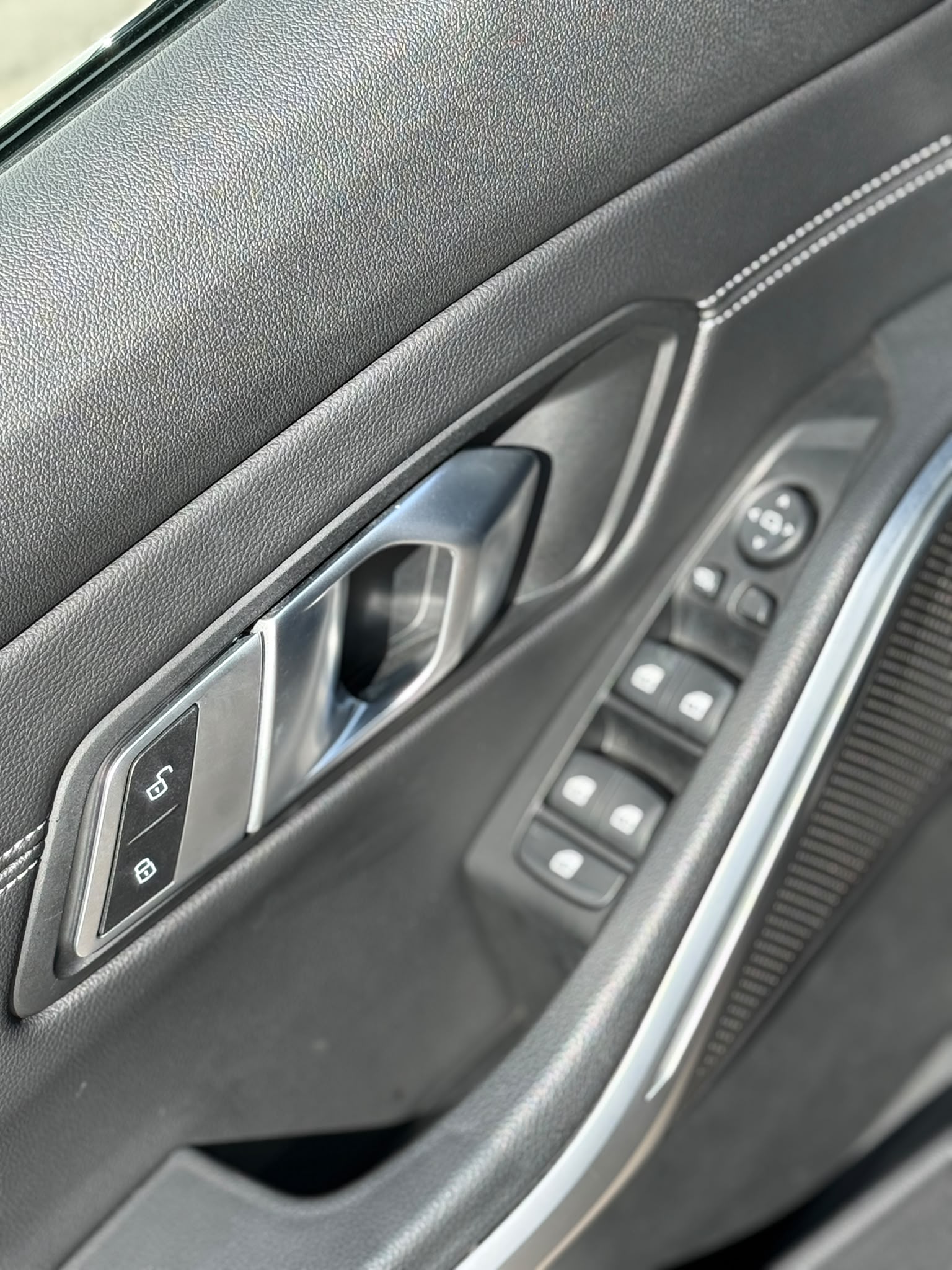 BMW 318d-image-9