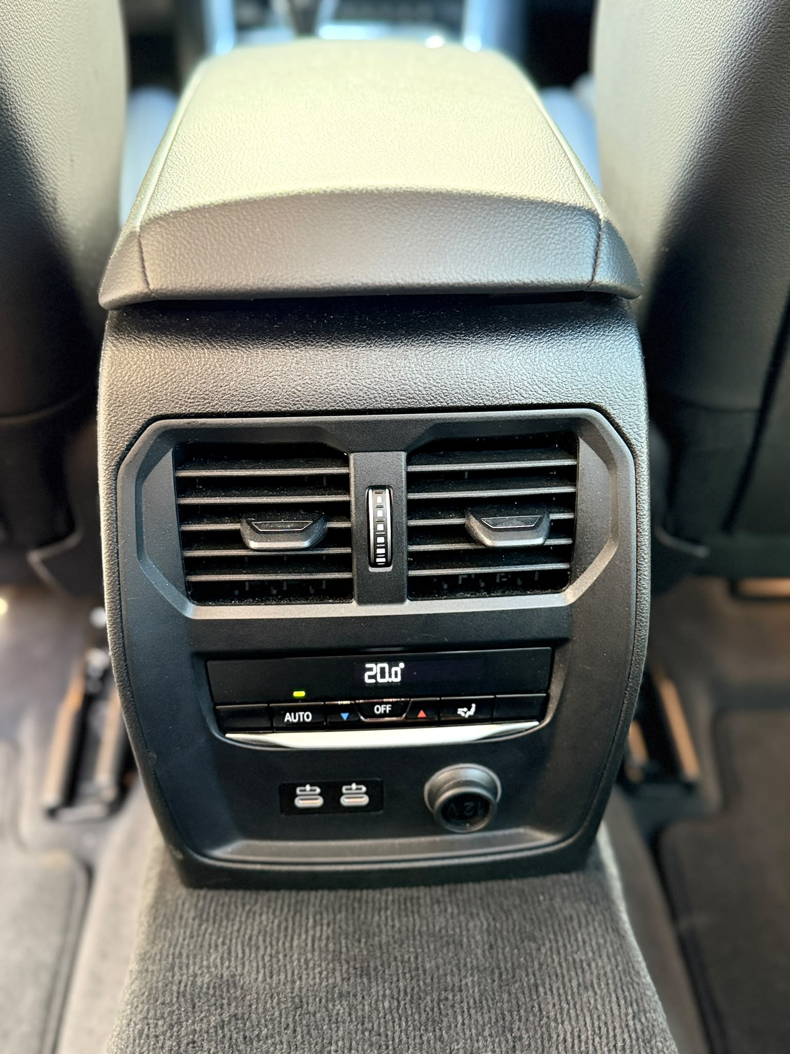 BMW 318d-image-21