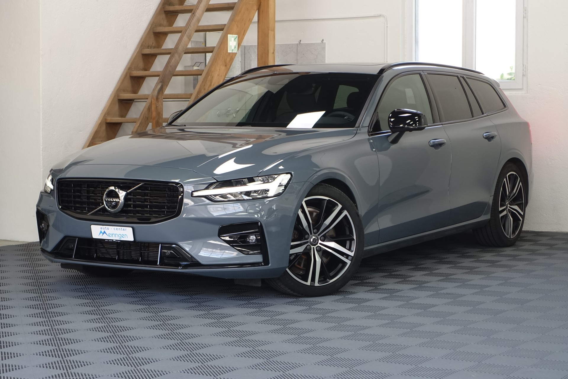 VOLVO V60 2.0 B5 R-Design AWD
