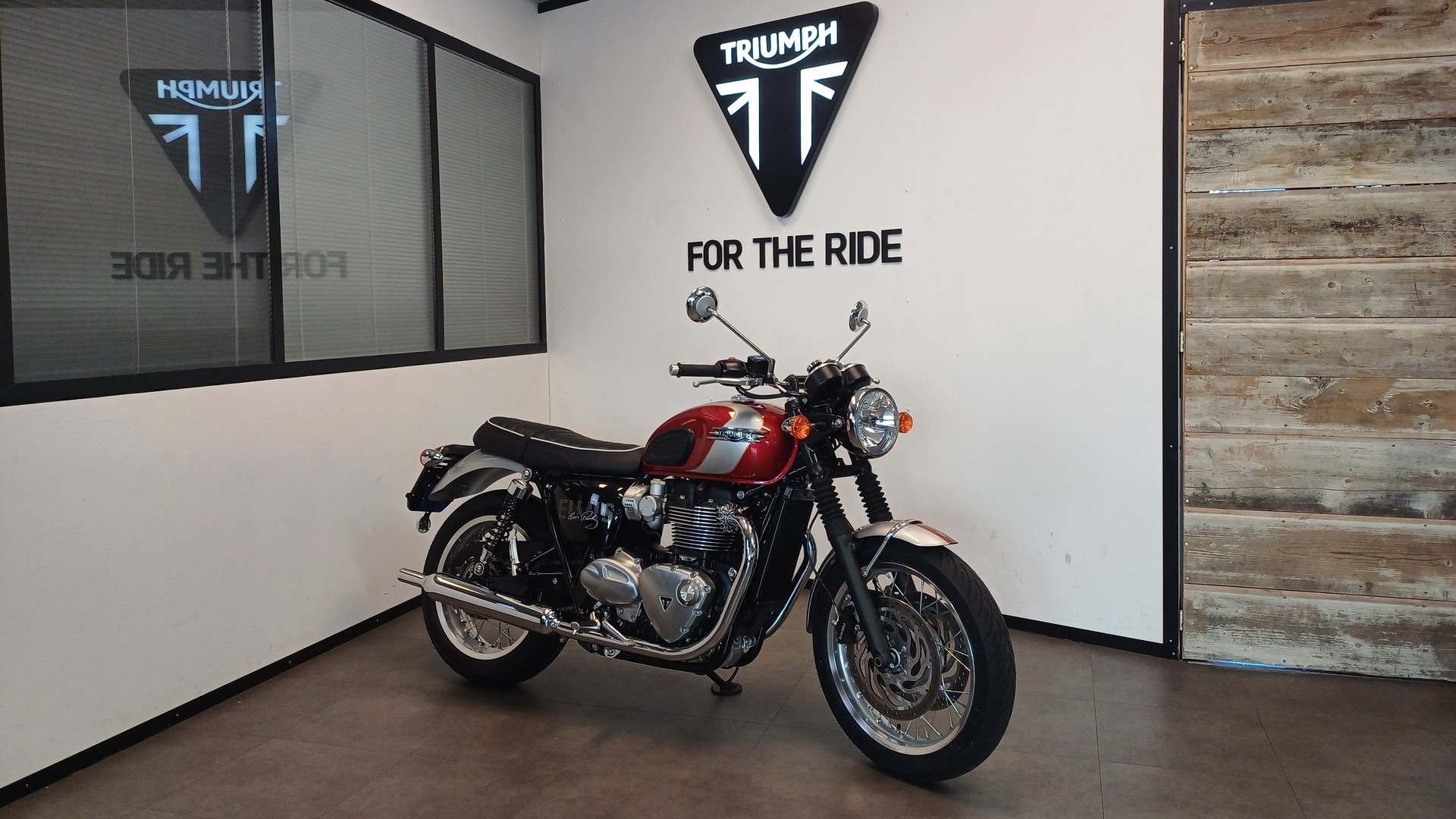 TRIUMPH Bonneville T120 35KW-image-1