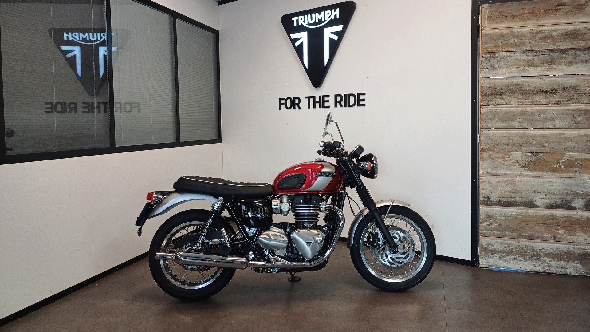 TRIUMPH Bonneville T120 35KW-image-2
