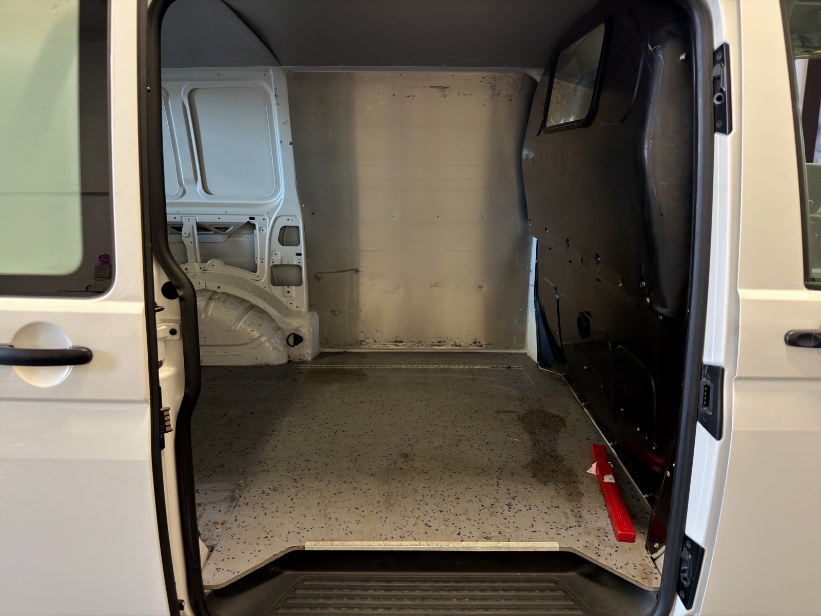 VW T6.1 2.0 TDI 4Motion DSG Transporter-image-16