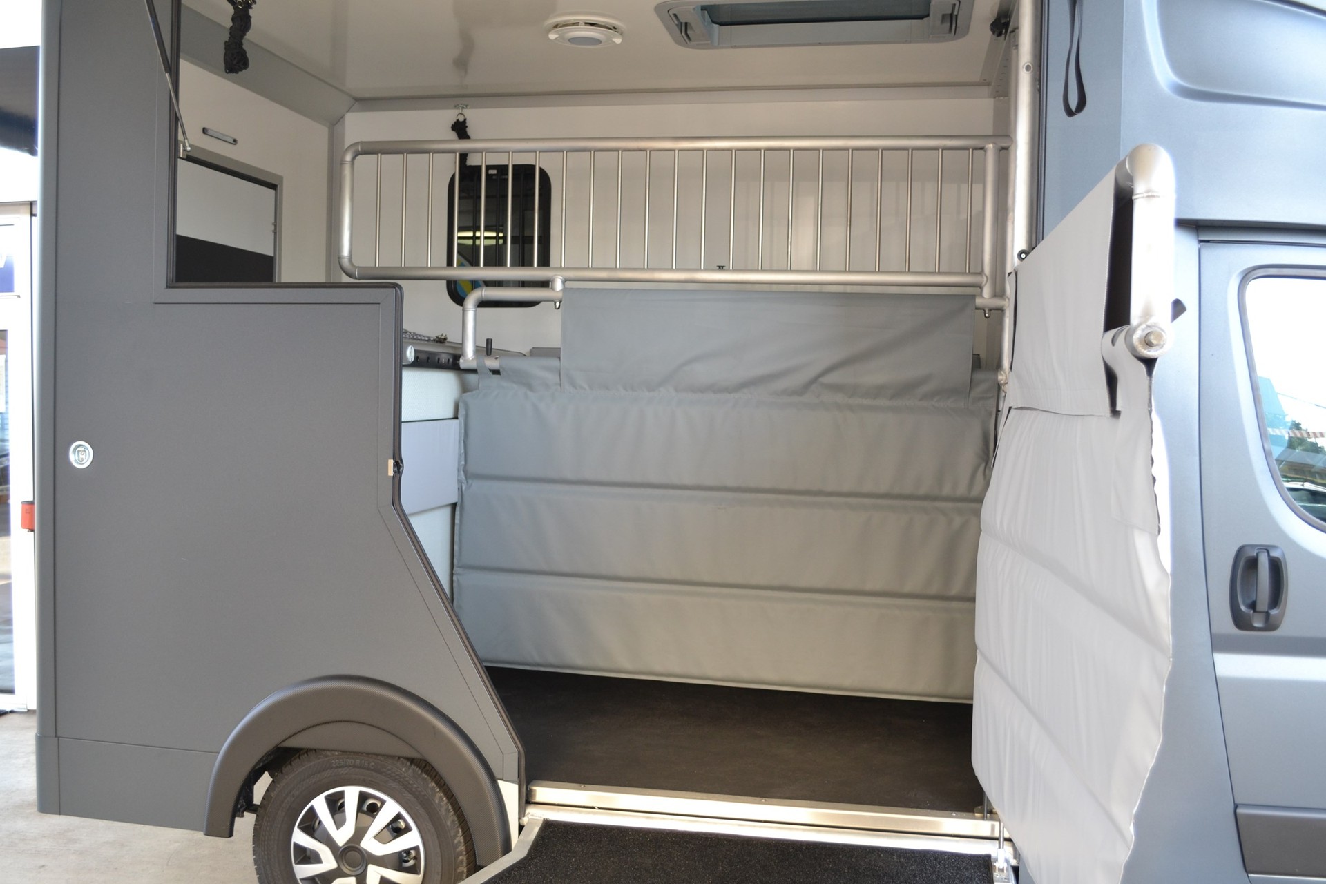 PEUGEOT Pferdetransport MSG Superlight Plus-showroom-element-3