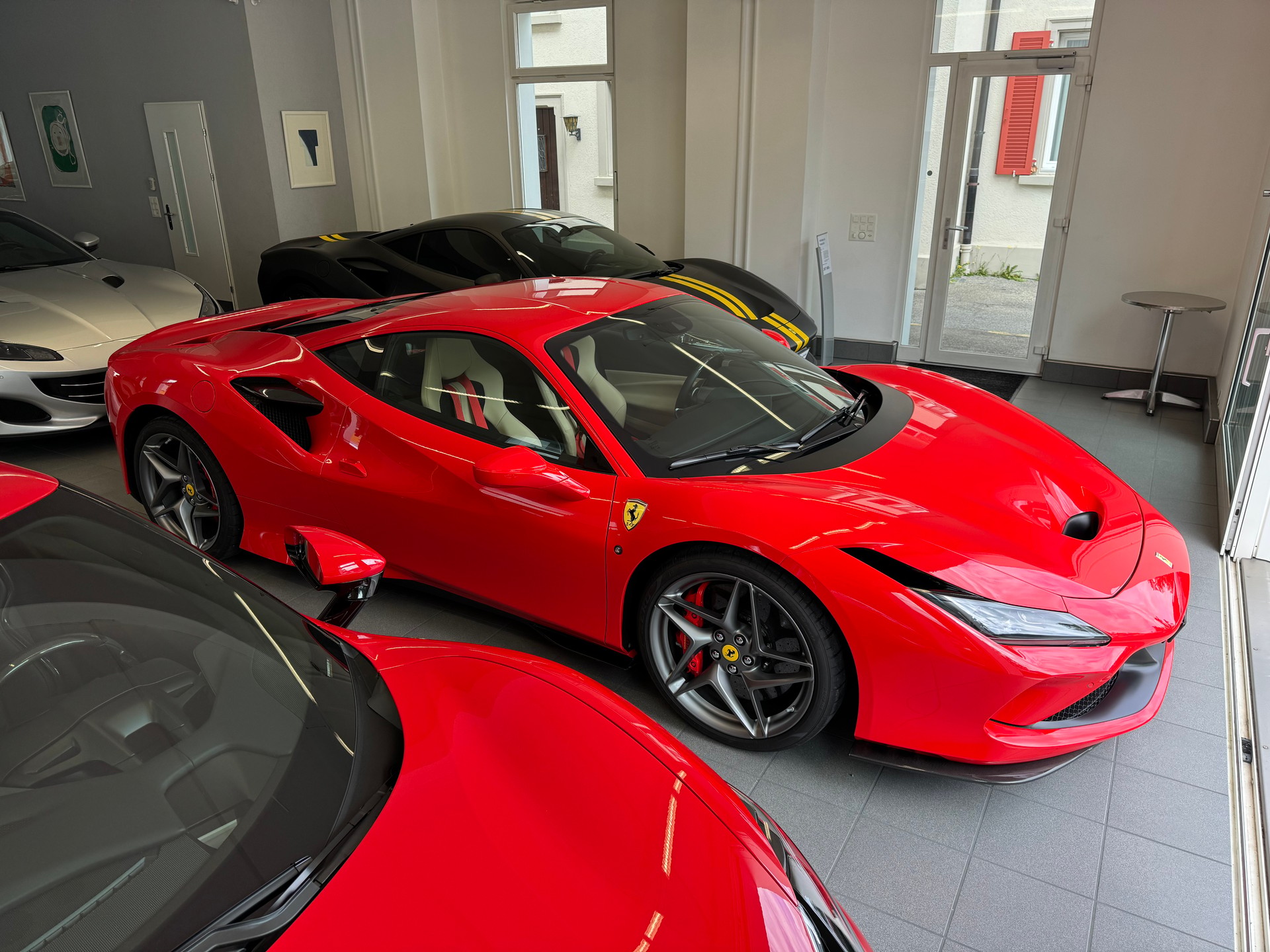 FERRARI F8 Tributo-image-6