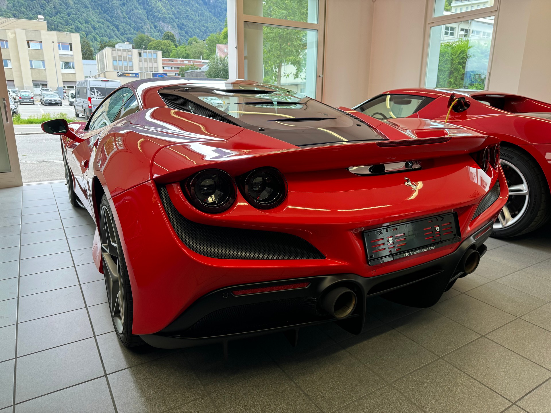 FERRARI F8 Tributo-image-4