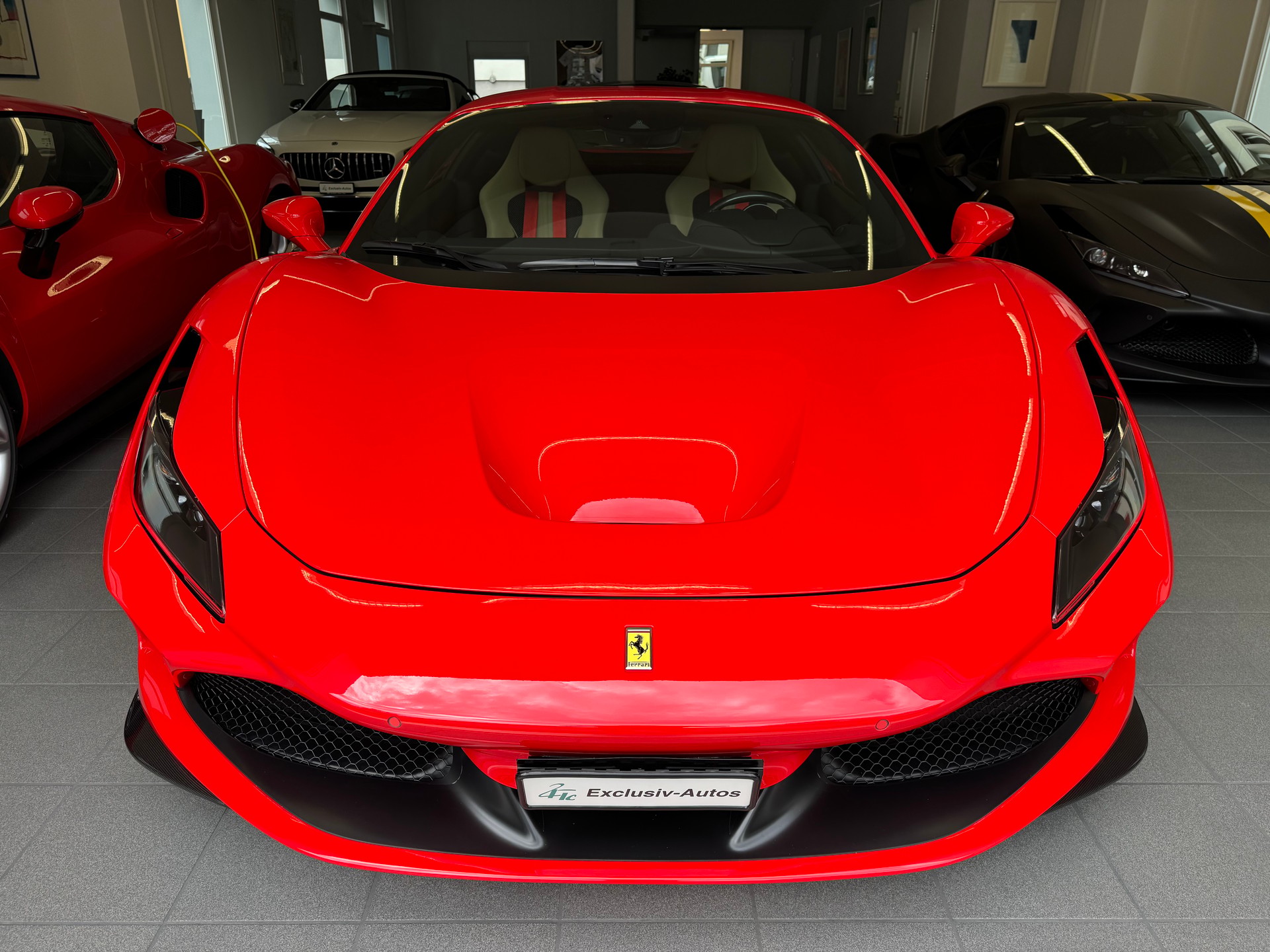 FERRARI F8 Tributo-image-1
