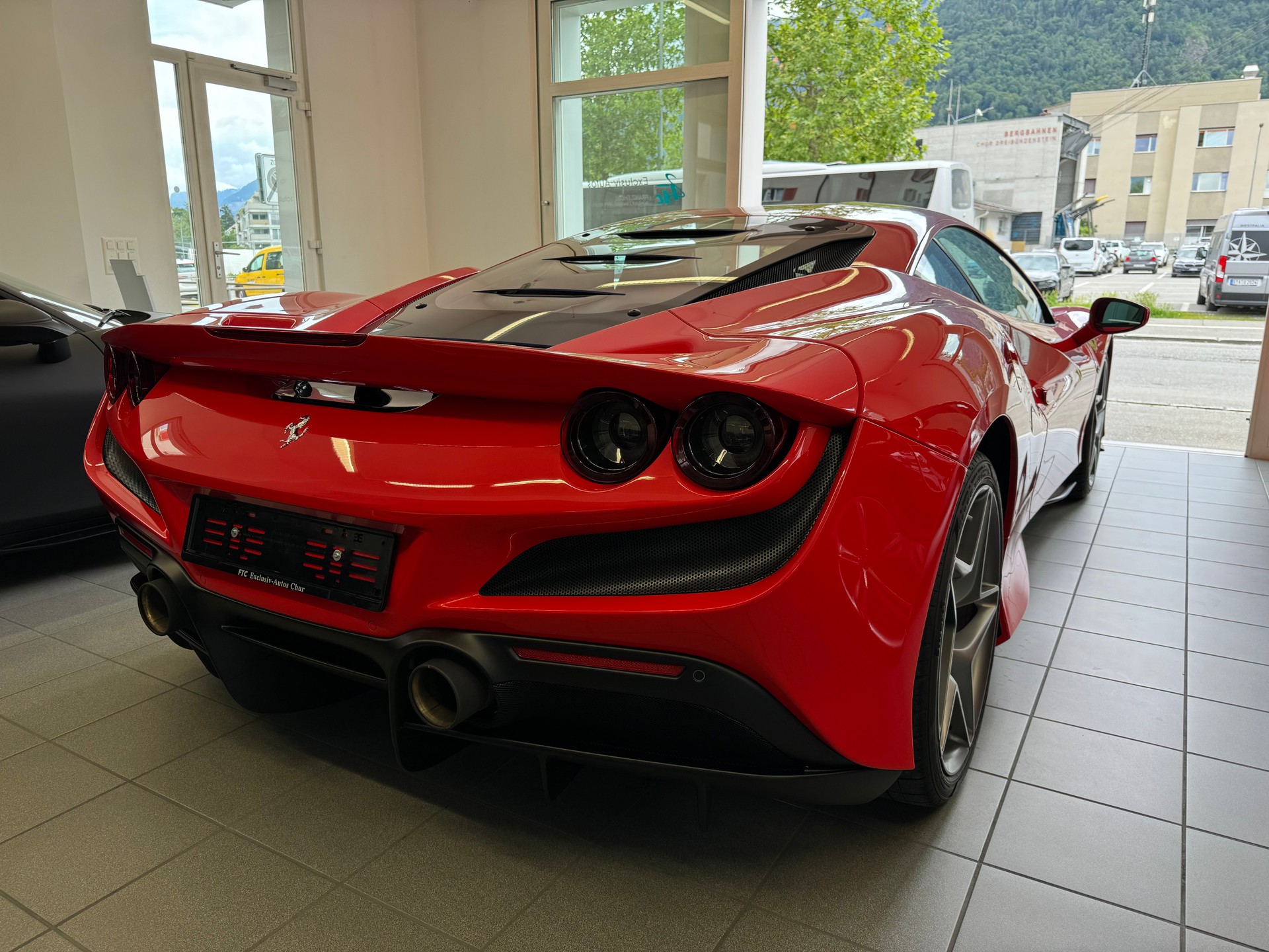 FERRARI F8 Tributo-image-5