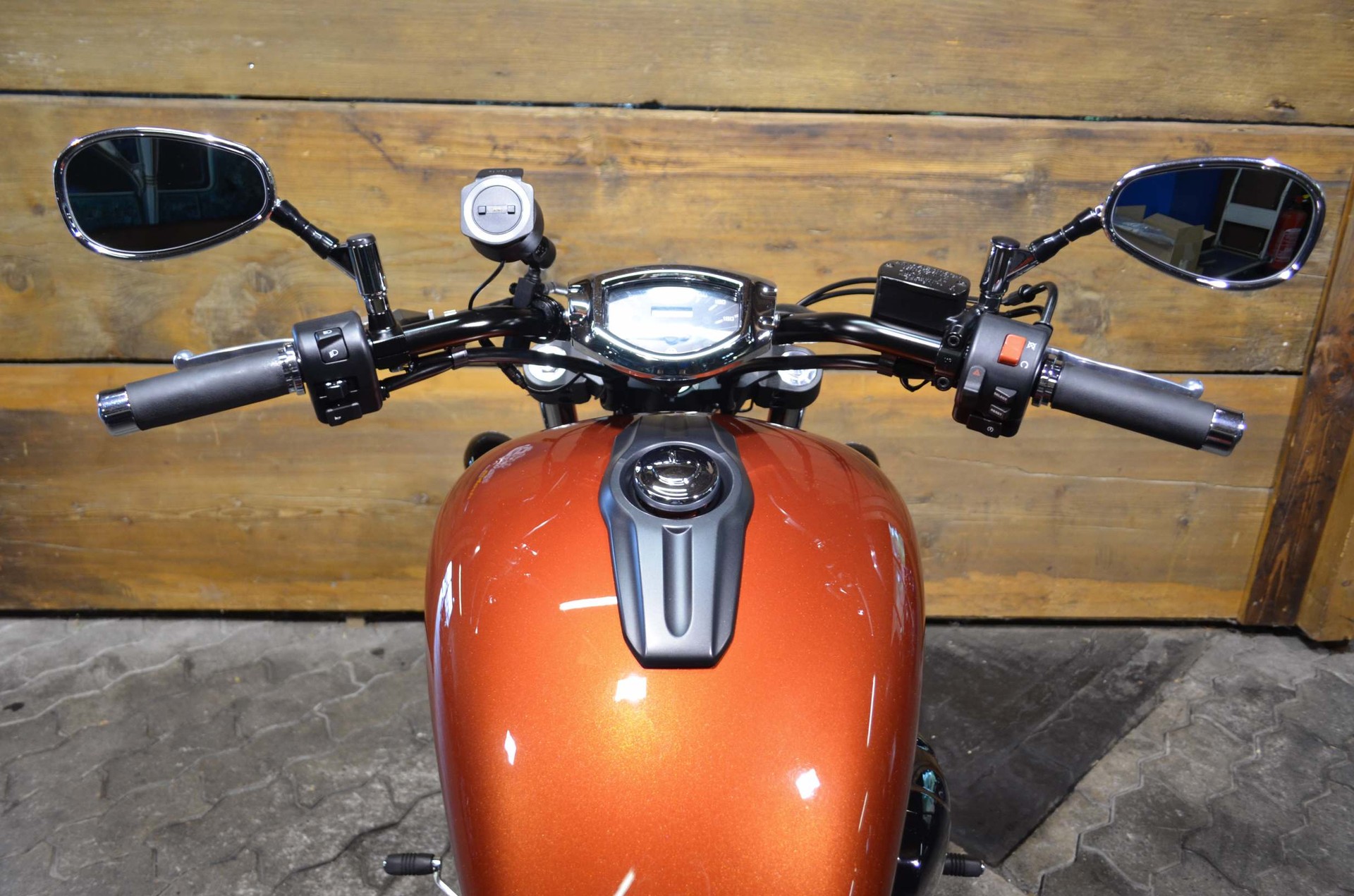 YAMAHA XVS 1300 CU Custom-image-2