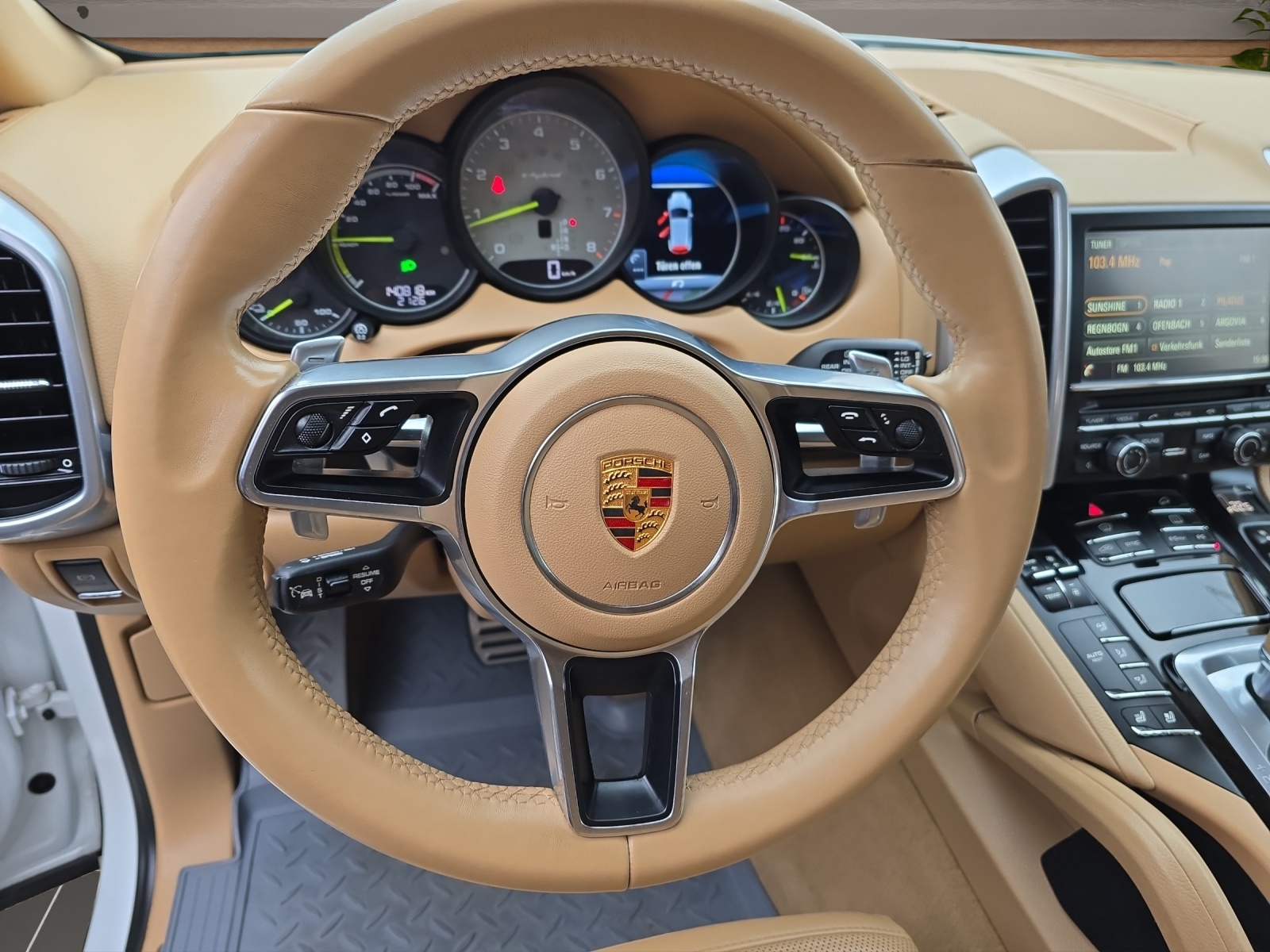 PORSCHE Cayenne S Hybrid-image-12