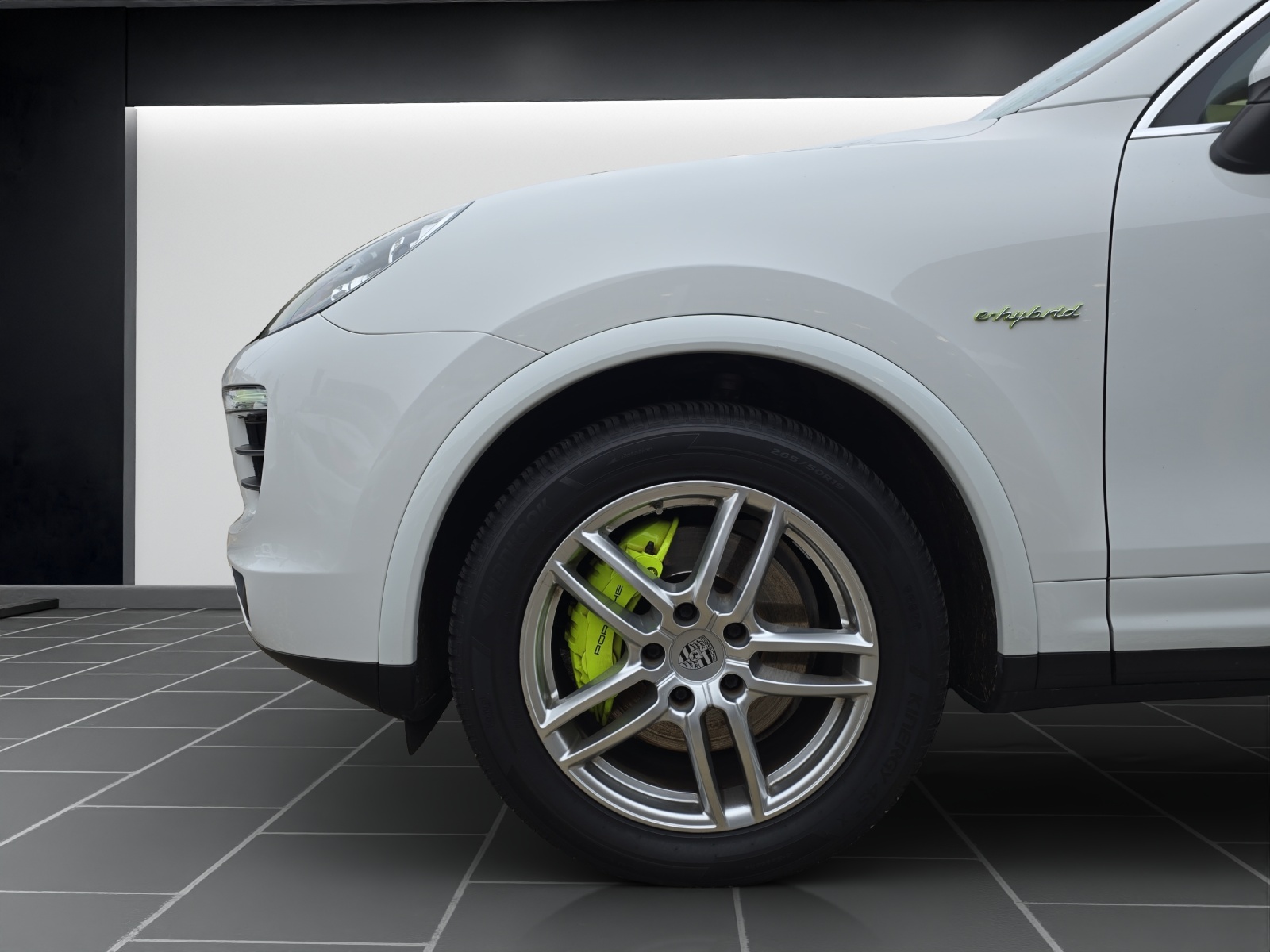 PORSCHE Cayenne S Hybrid-image-9