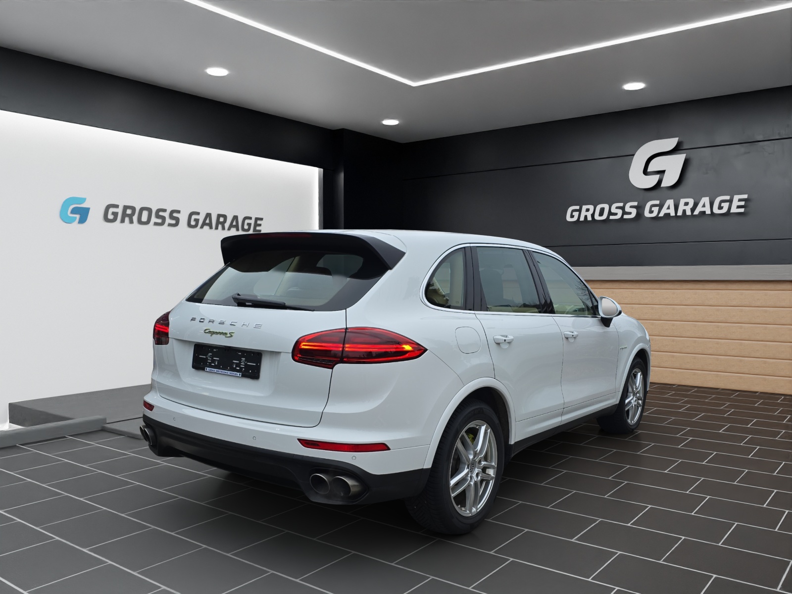 PORSCHE Cayenne S Hybrid-showroom-element-3