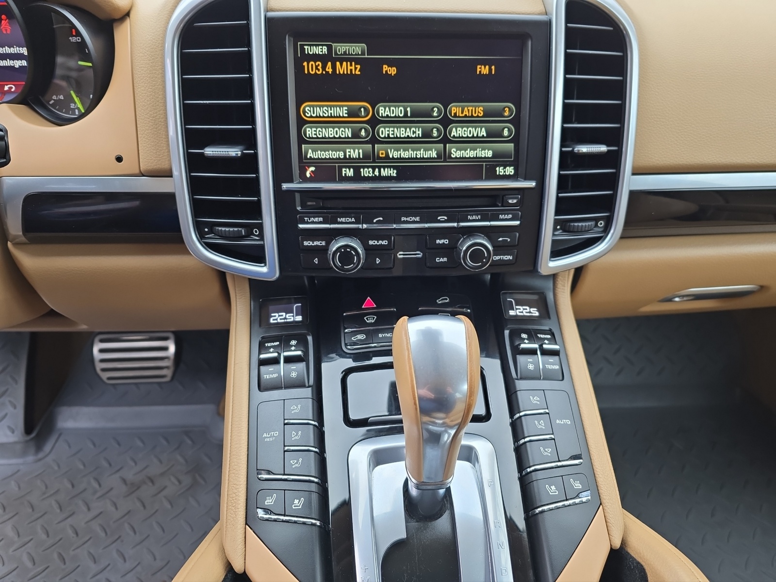 PORSCHE Cayenne S Hybrid-image-6