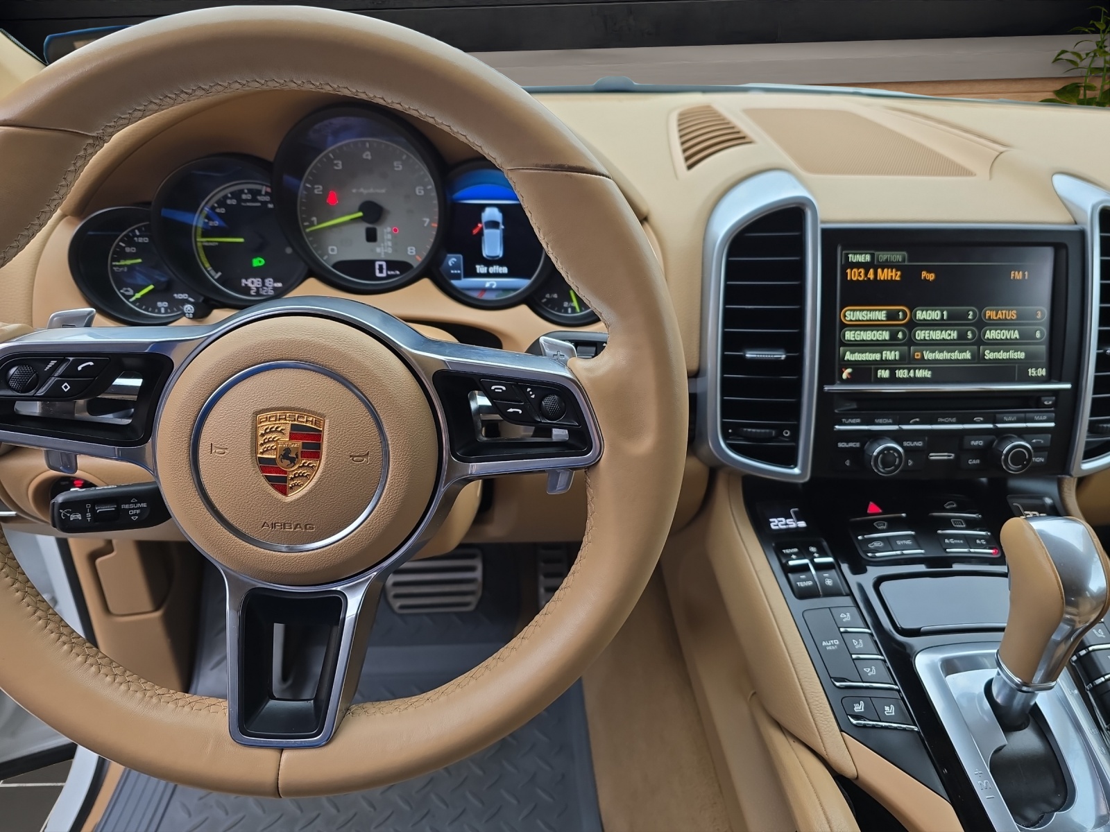 PORSCHE Cayenne S Hybrid-image-5