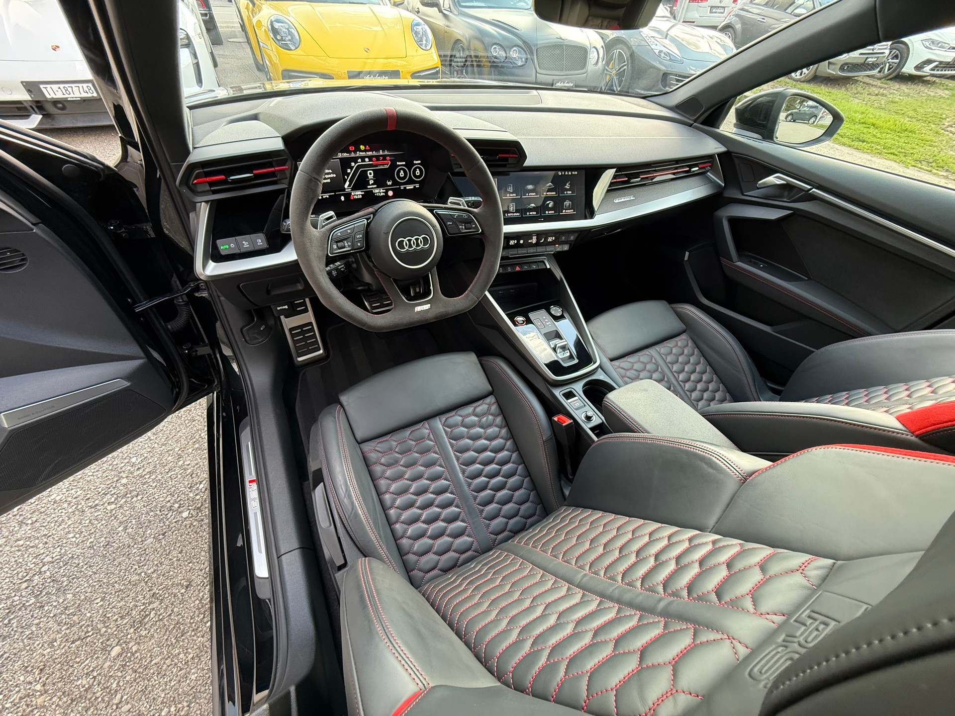 AUDI RS3 Sportback 2.5 TSI quattro S-tronic-image-9