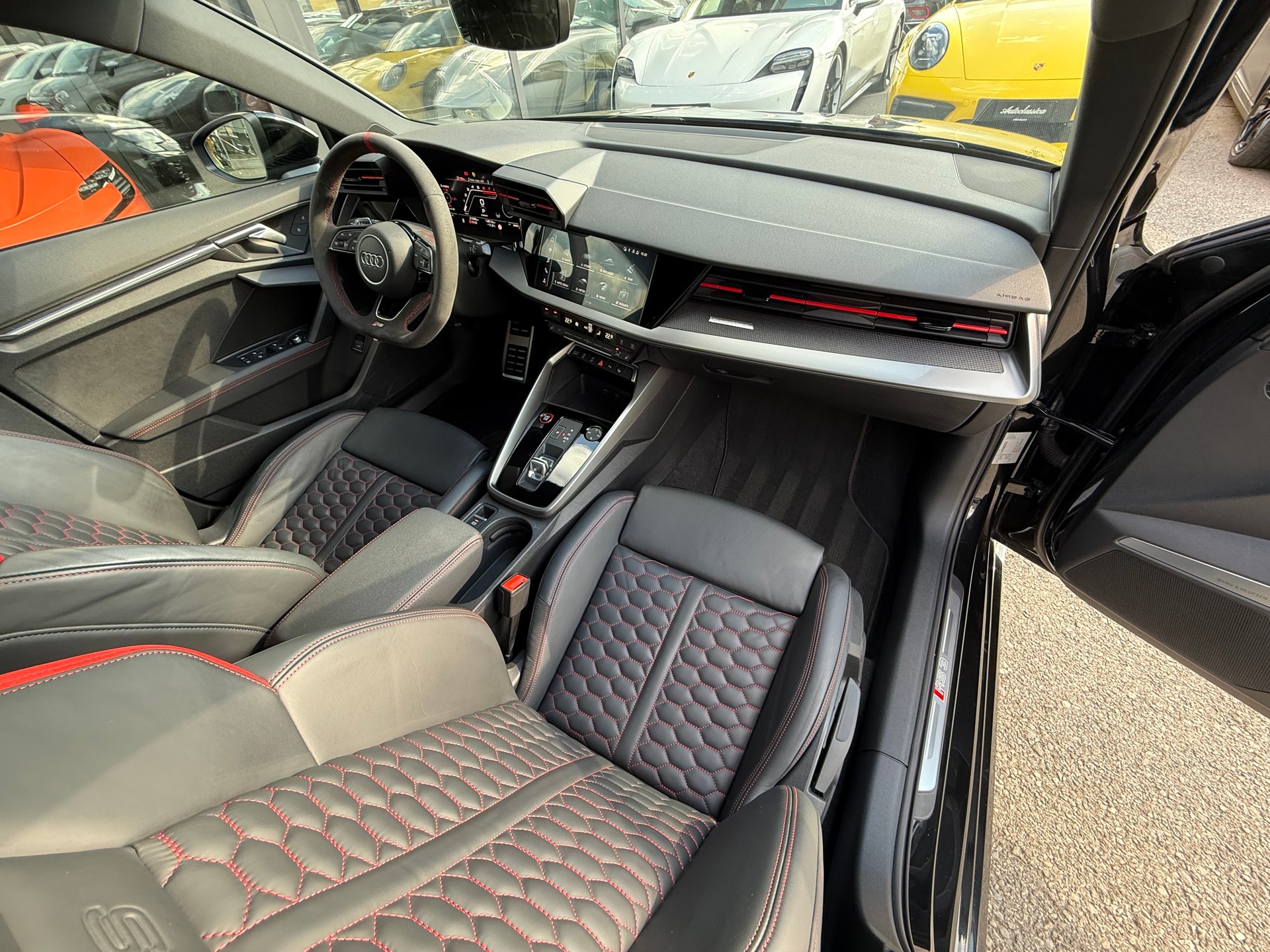 AUDI RS3 Sportback 2.5 TSI quattro S-tronic-image-11