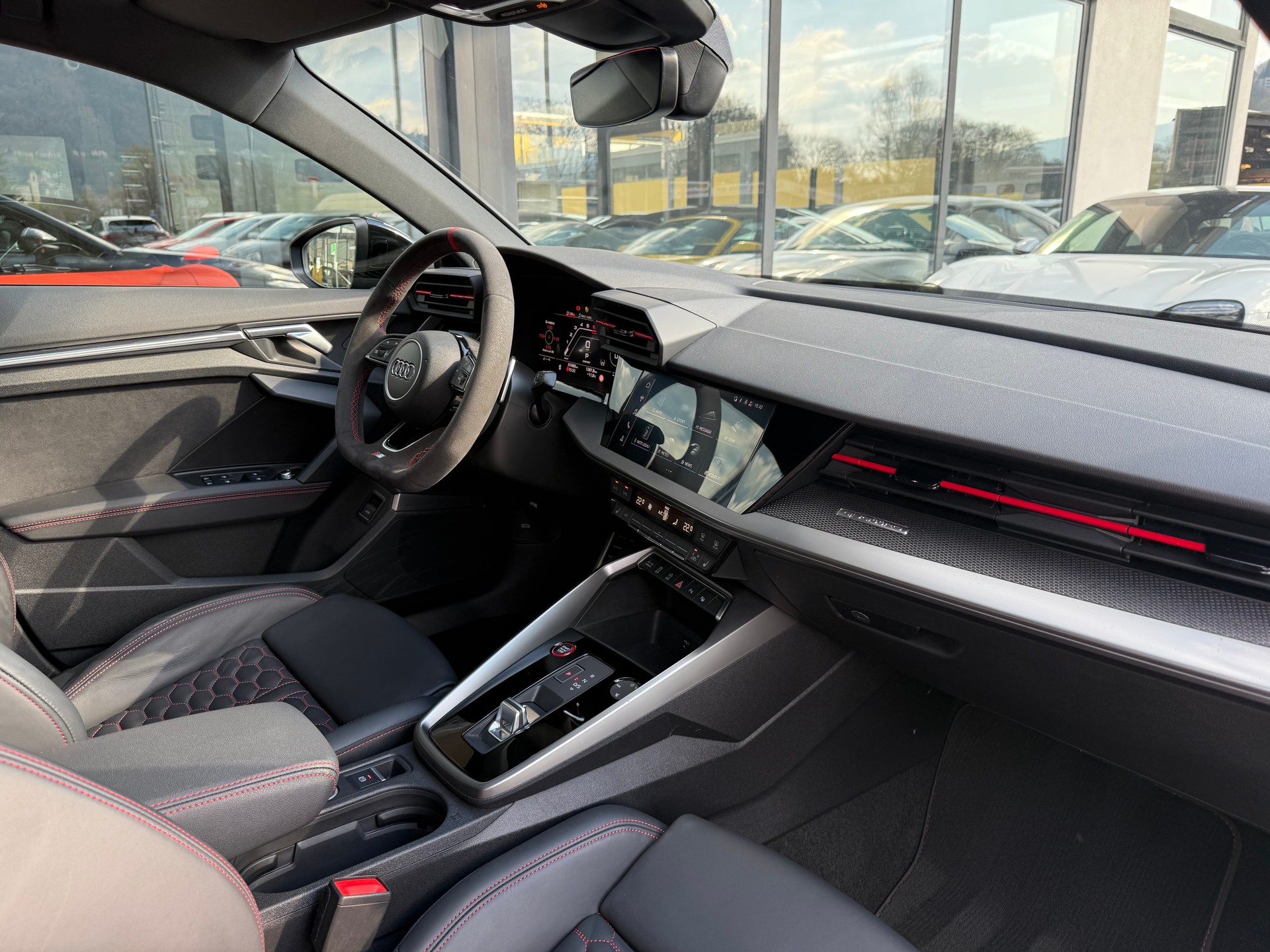 AUDI RS3 Sportback 2.5 TSI quattro S-tronic-image-12