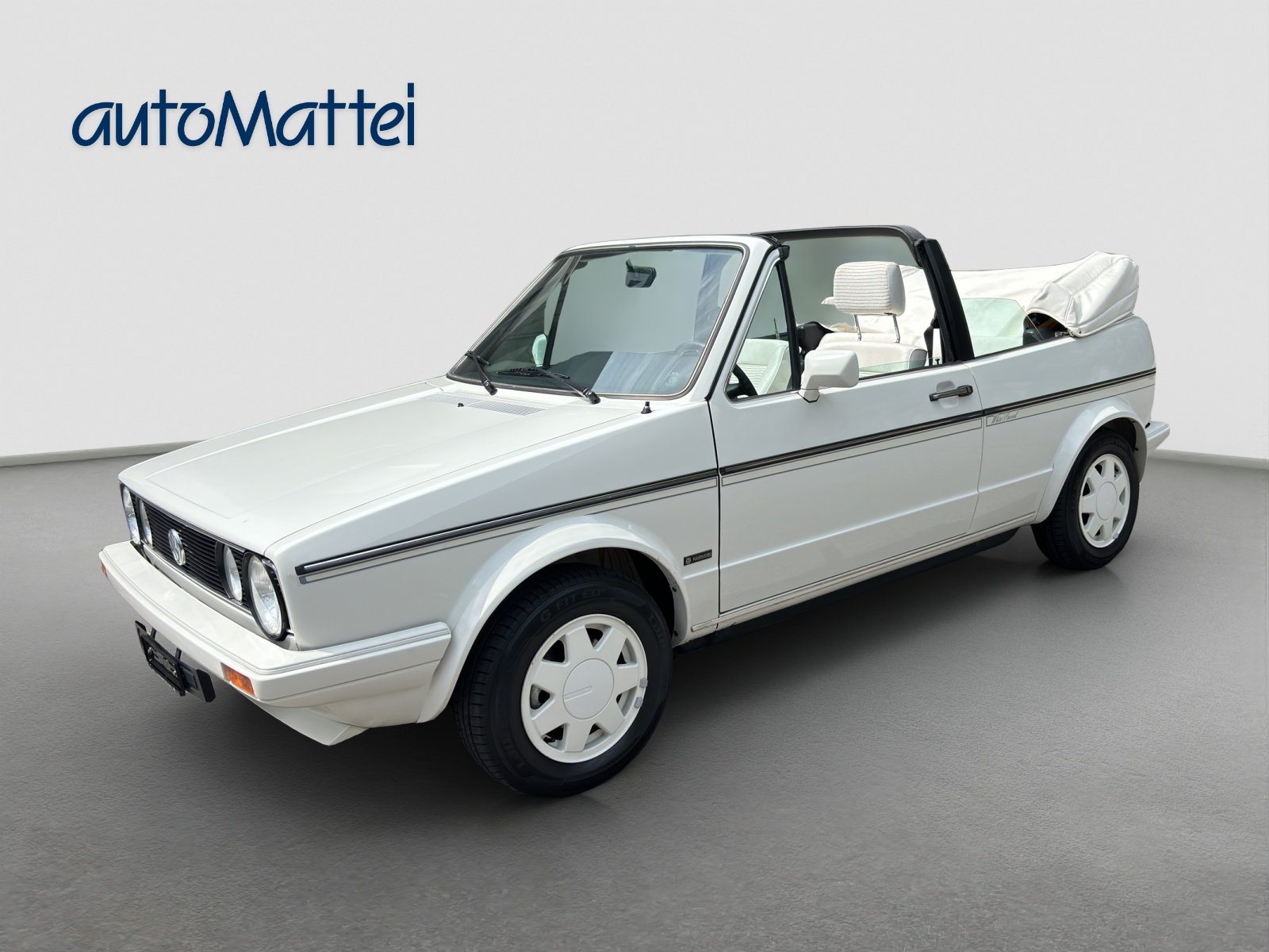 VW Golf Cabriolet 1600 GL Special (White)-showroom-element-2