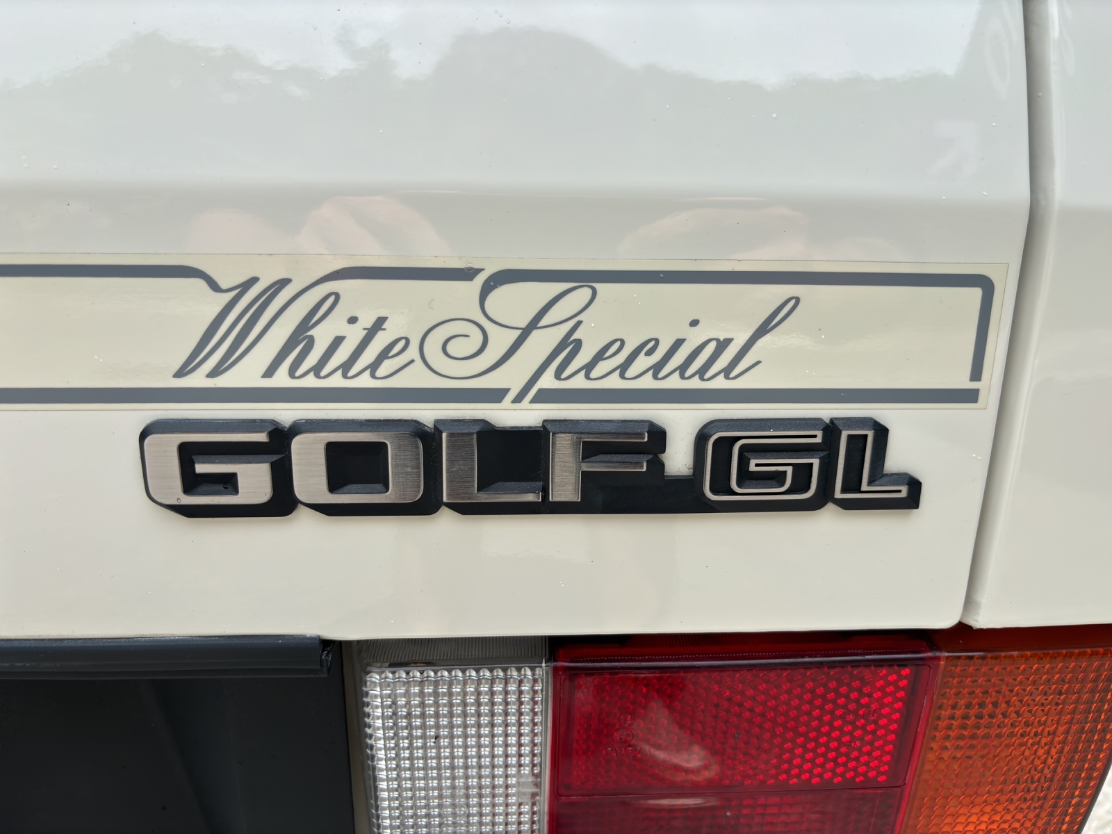 VW Golf Cabriolet 1600 GL Special (White)-image-4