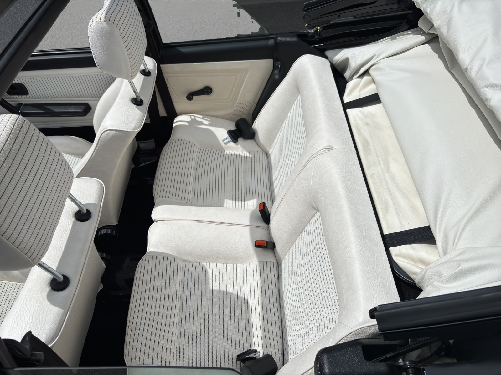 VW Golf Cabriolet 1600 GL Special (White)-image-7
