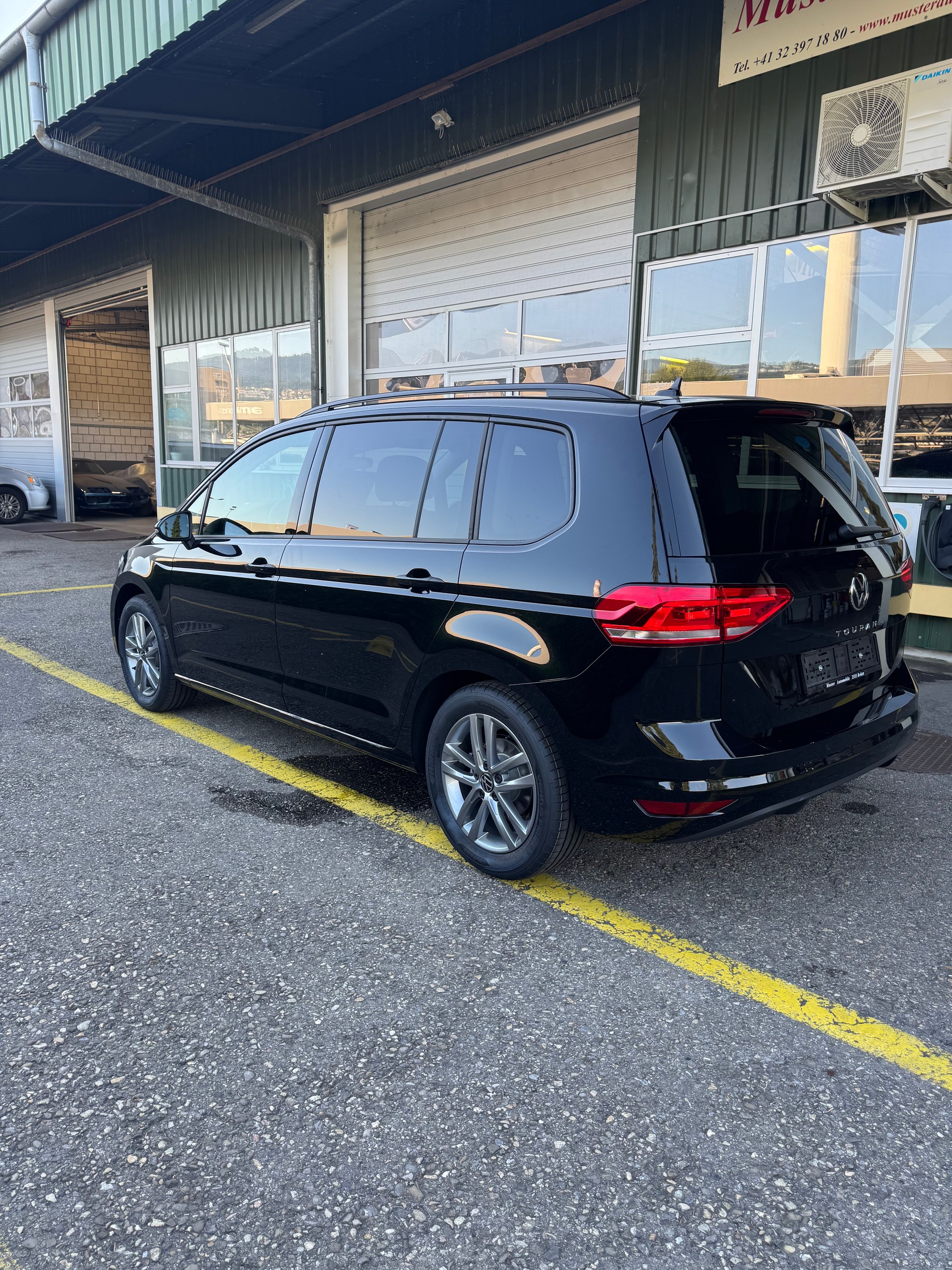 VW Touran 1.5 TSI EVO Comfortline DSG 7 Plätzer 150 PS 33 % Rabatt !-showroom-element-1