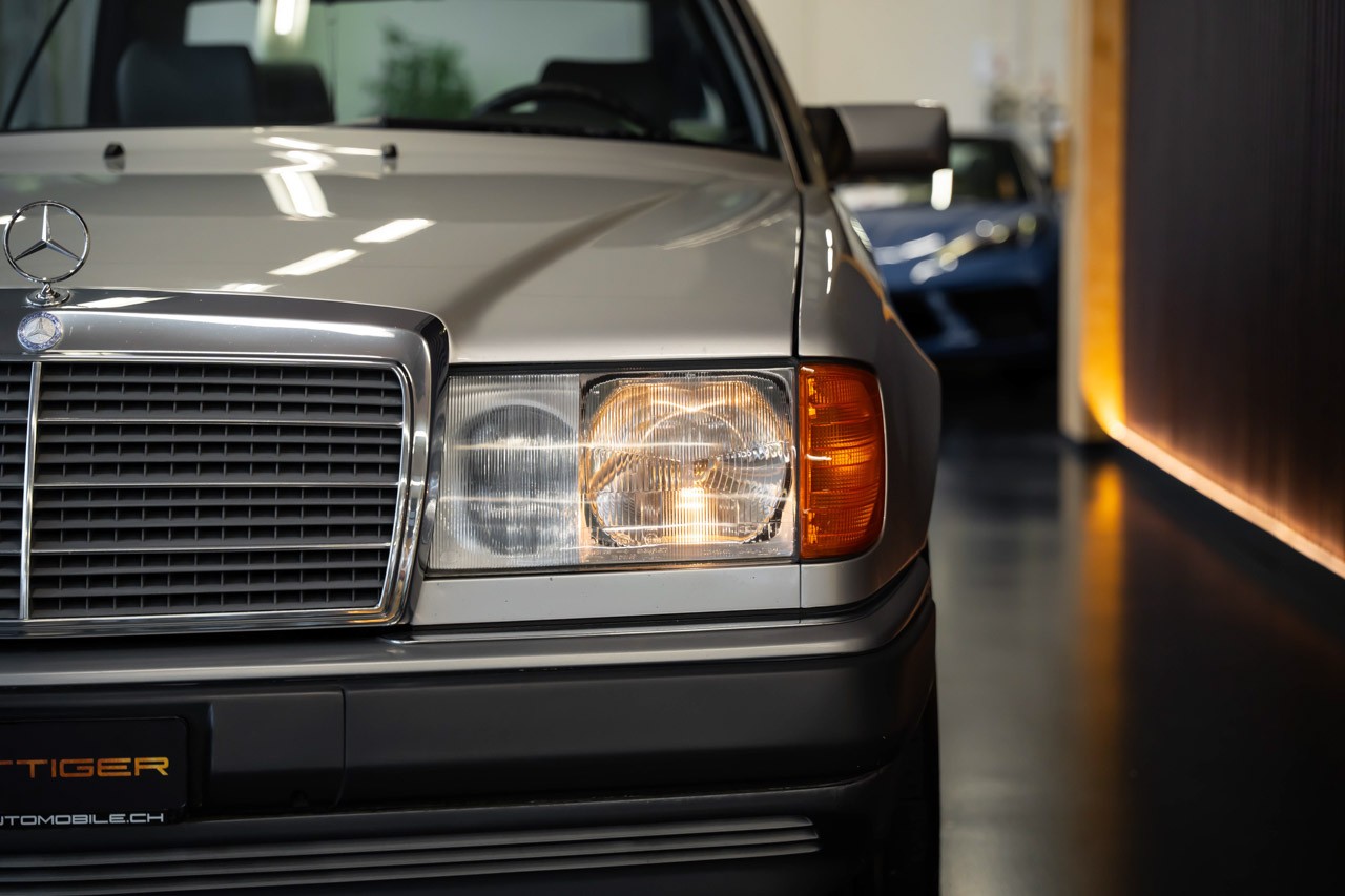 MERCEDES-BENZ 300 CE-image-7
