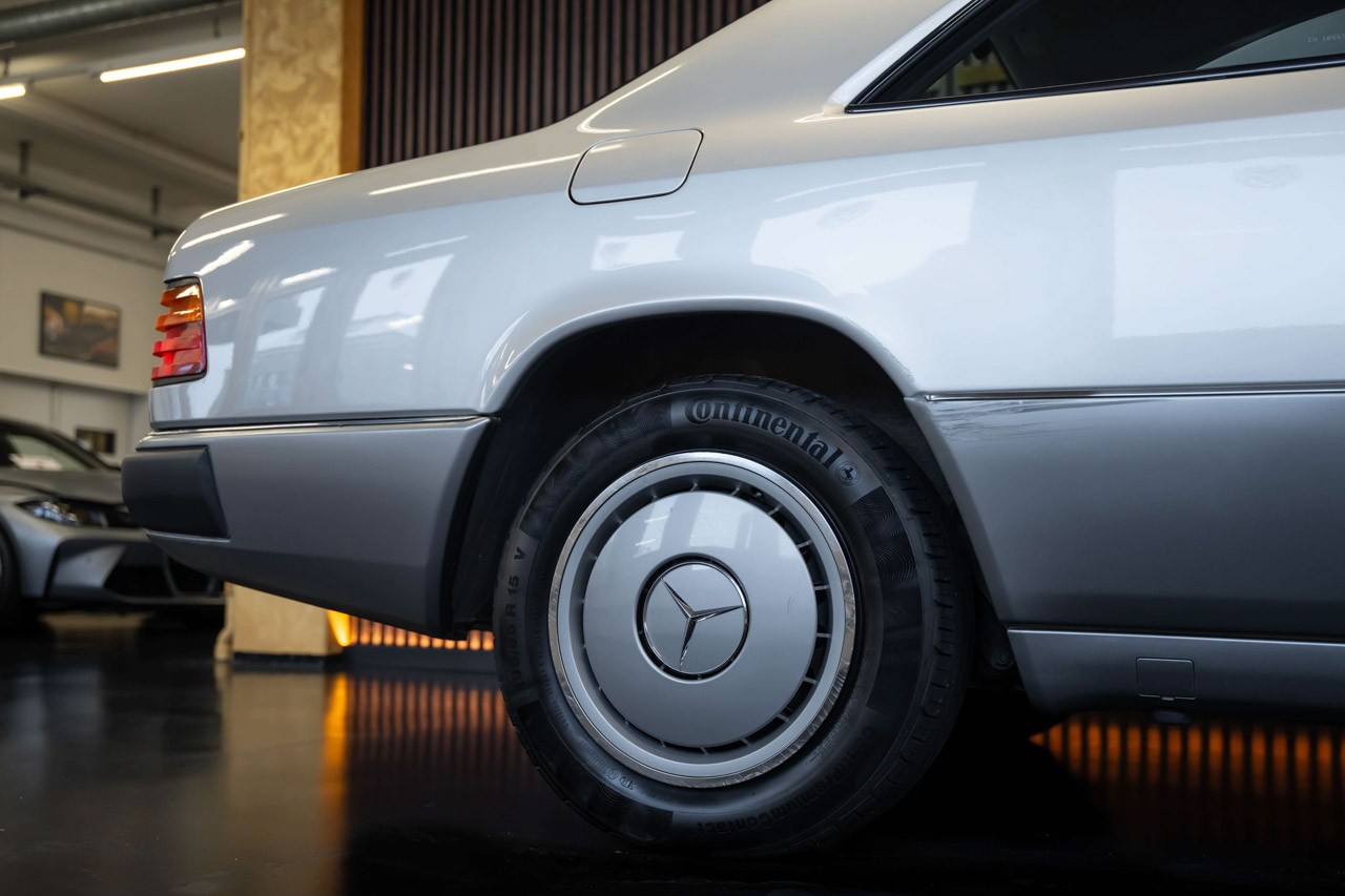 MERCEDES-BENZ 300 CE-image-10
