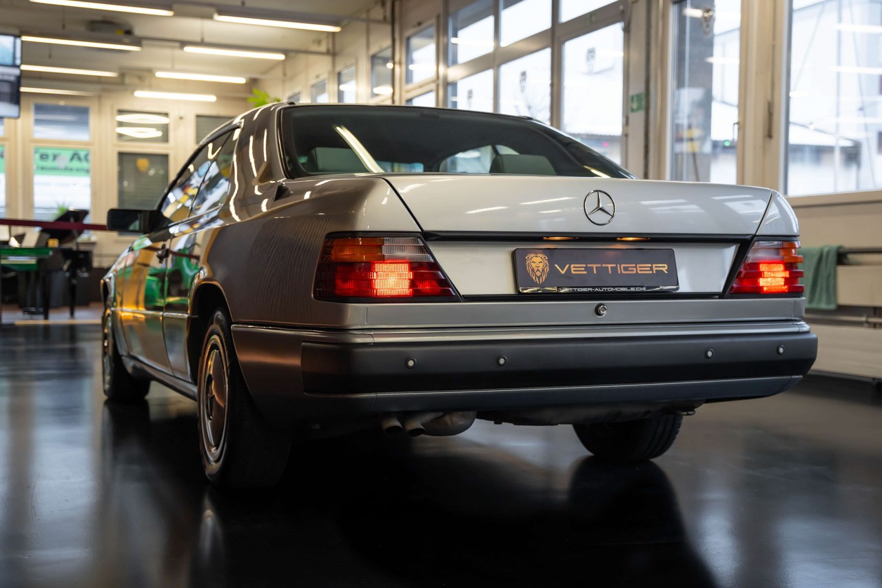 MERCEDES-BENZ 300 CE-showroom-element-3