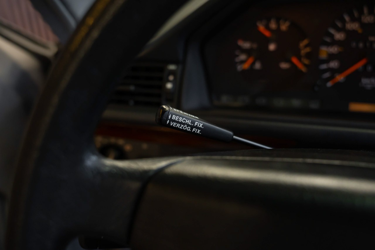 MERCEDES-BENZ 300 CE-image-21