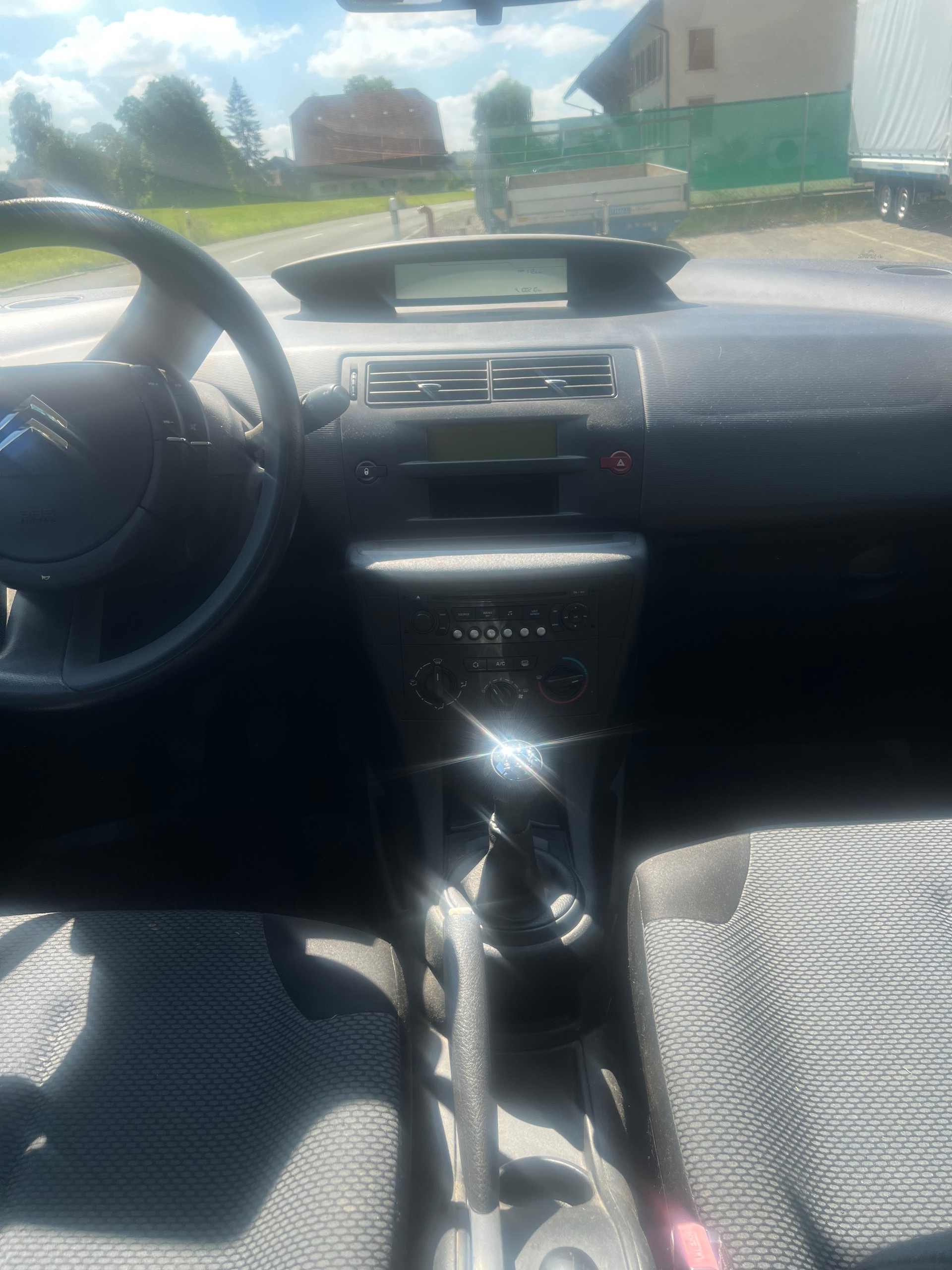 CITROEN C4 Berline 1.4i 16V Essentiel (X)-image-8