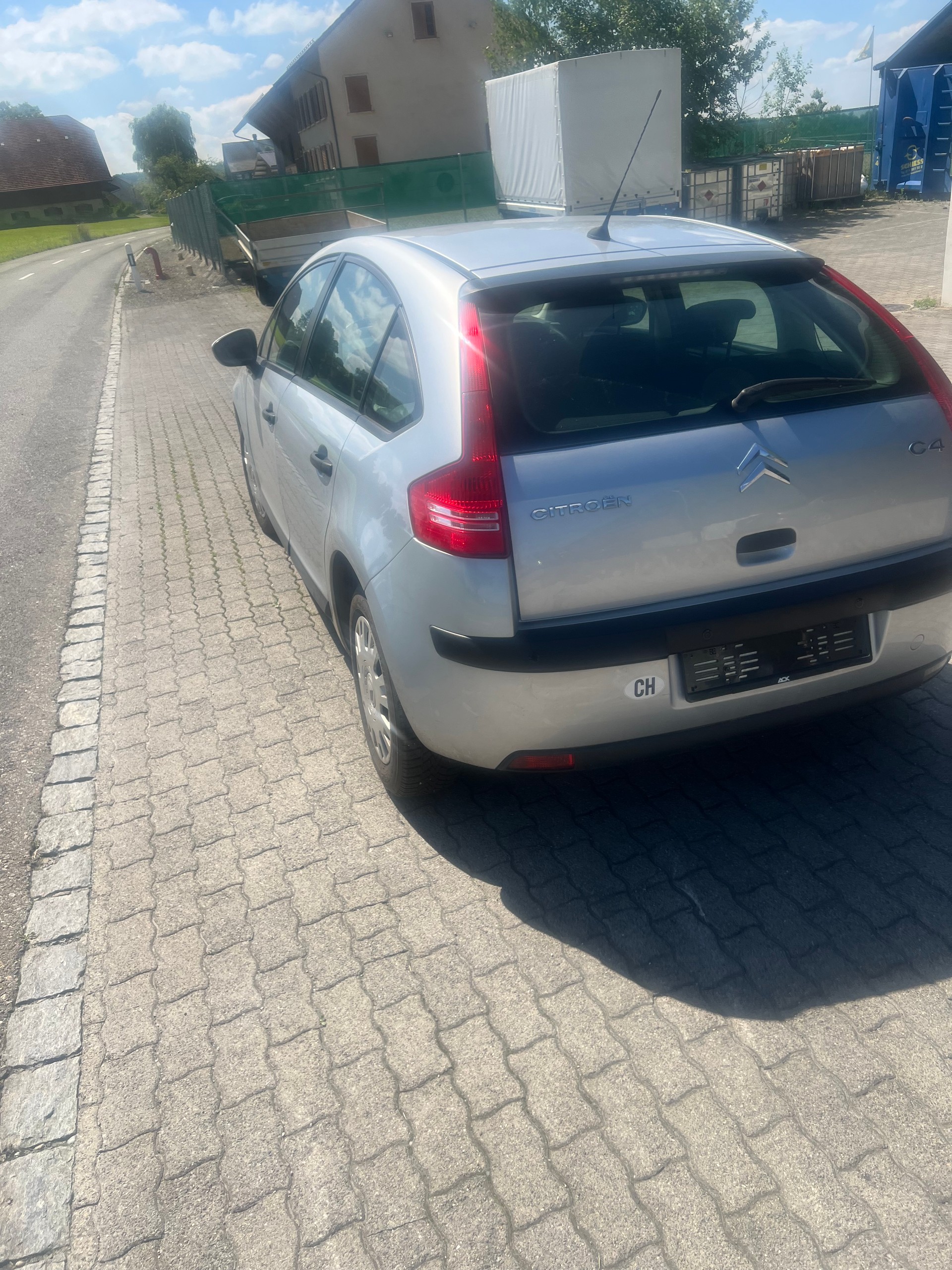 CITROEN C4 Berline 1.4i 16V Essentiel (X)-image-4