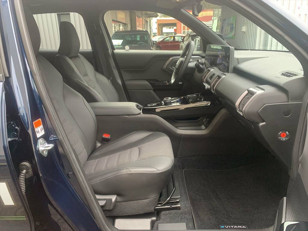 SUZUKI e Vitara 61kWh Compact Top 4x4-image-5