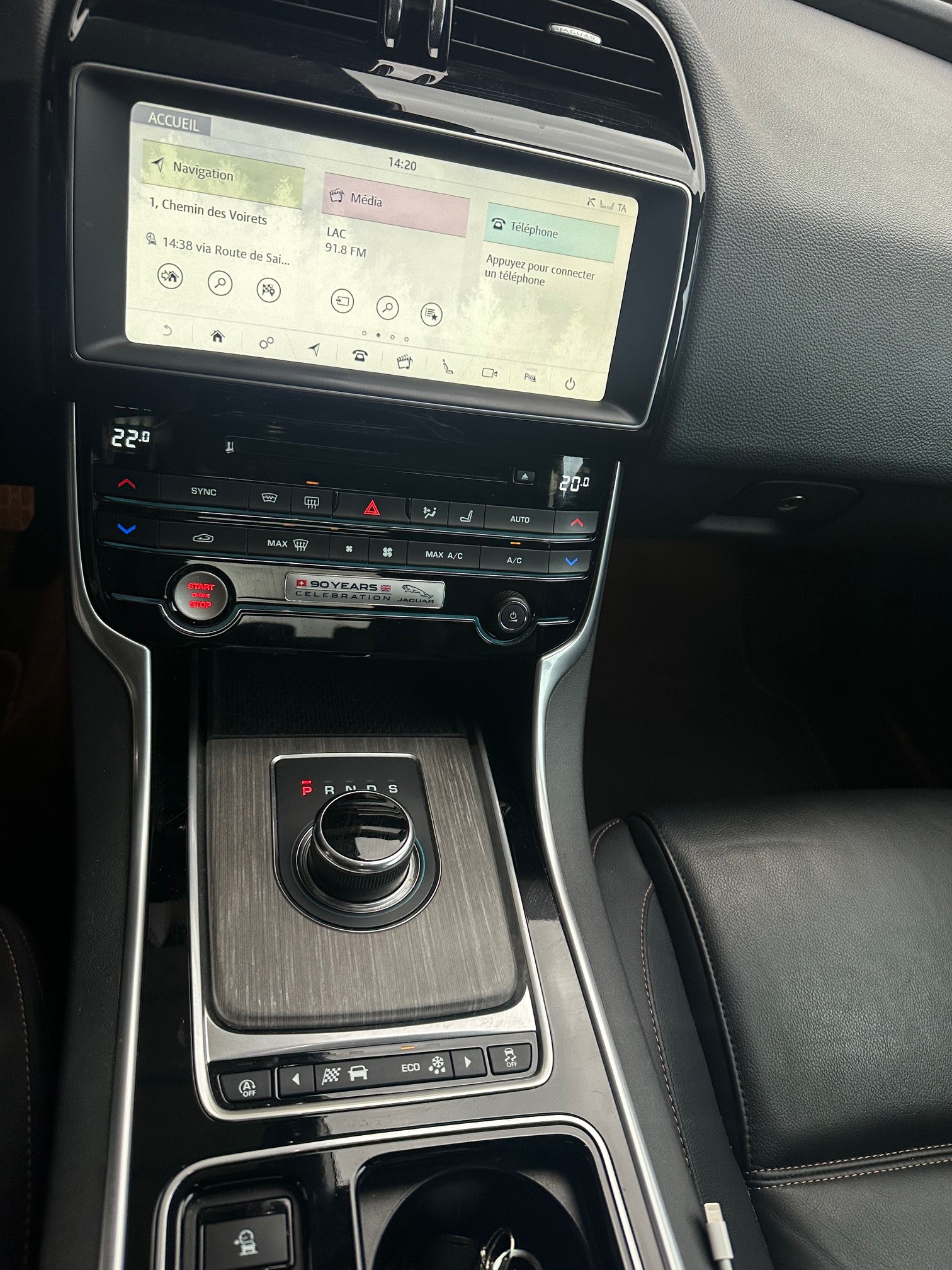 JAGUAR XE 25t 2.0 Prestige AWD Automatic-image-8
