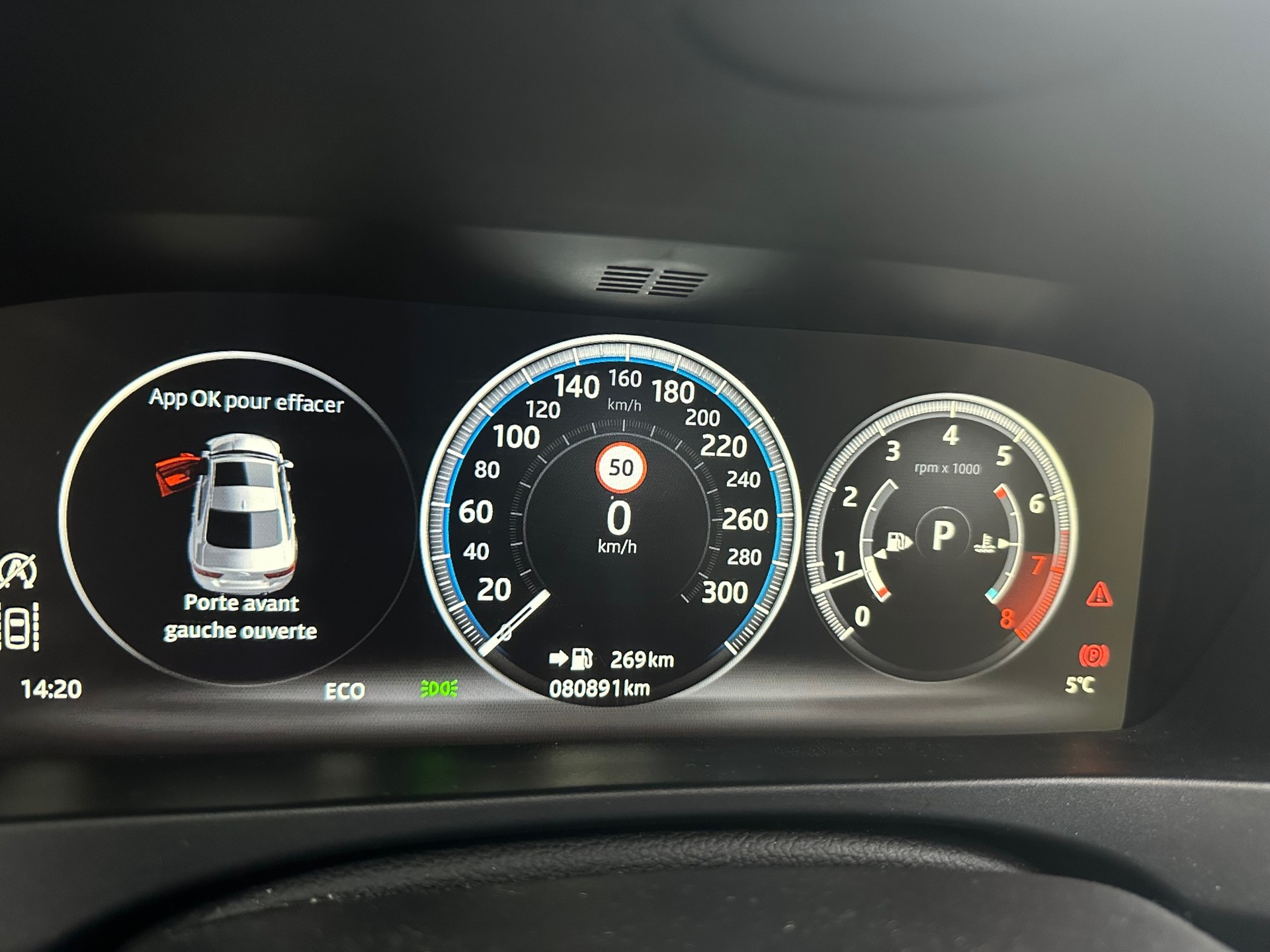 JAGUAR XE 25t 2.0 Prestige AWD Automatic-image-9