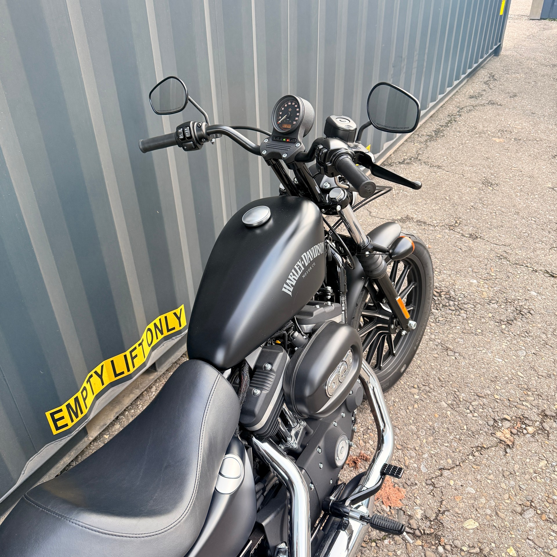 HARLEY-DAVIDSON XL 883 N-image-13