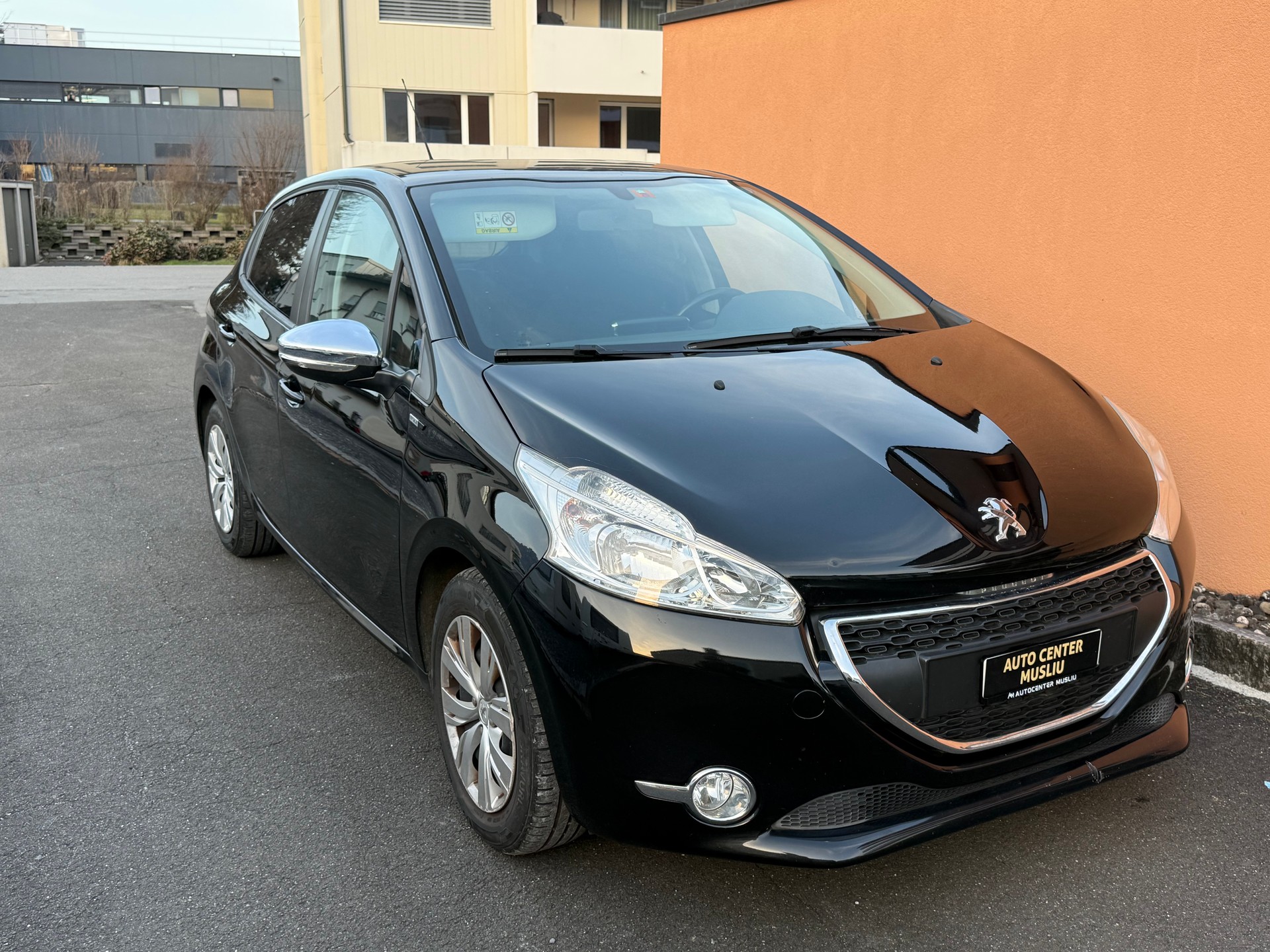 PEUGEOT 208 1.2 PureTech Style-image-6