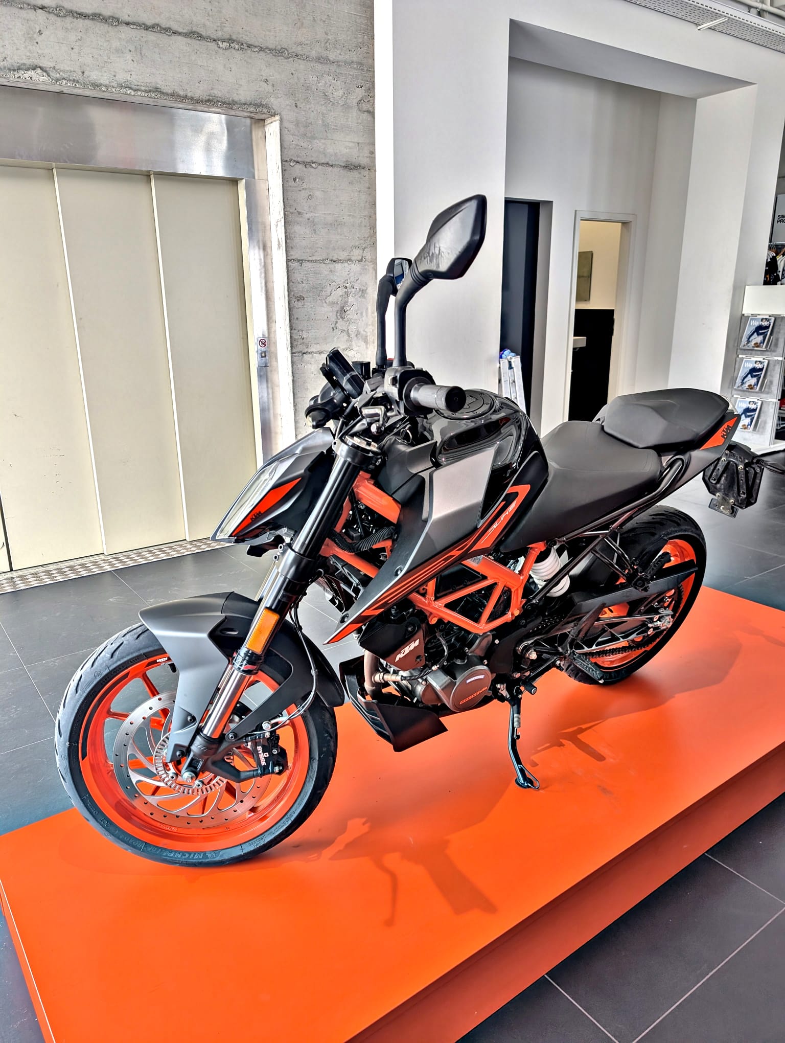 KTM 125 Duke-image-3