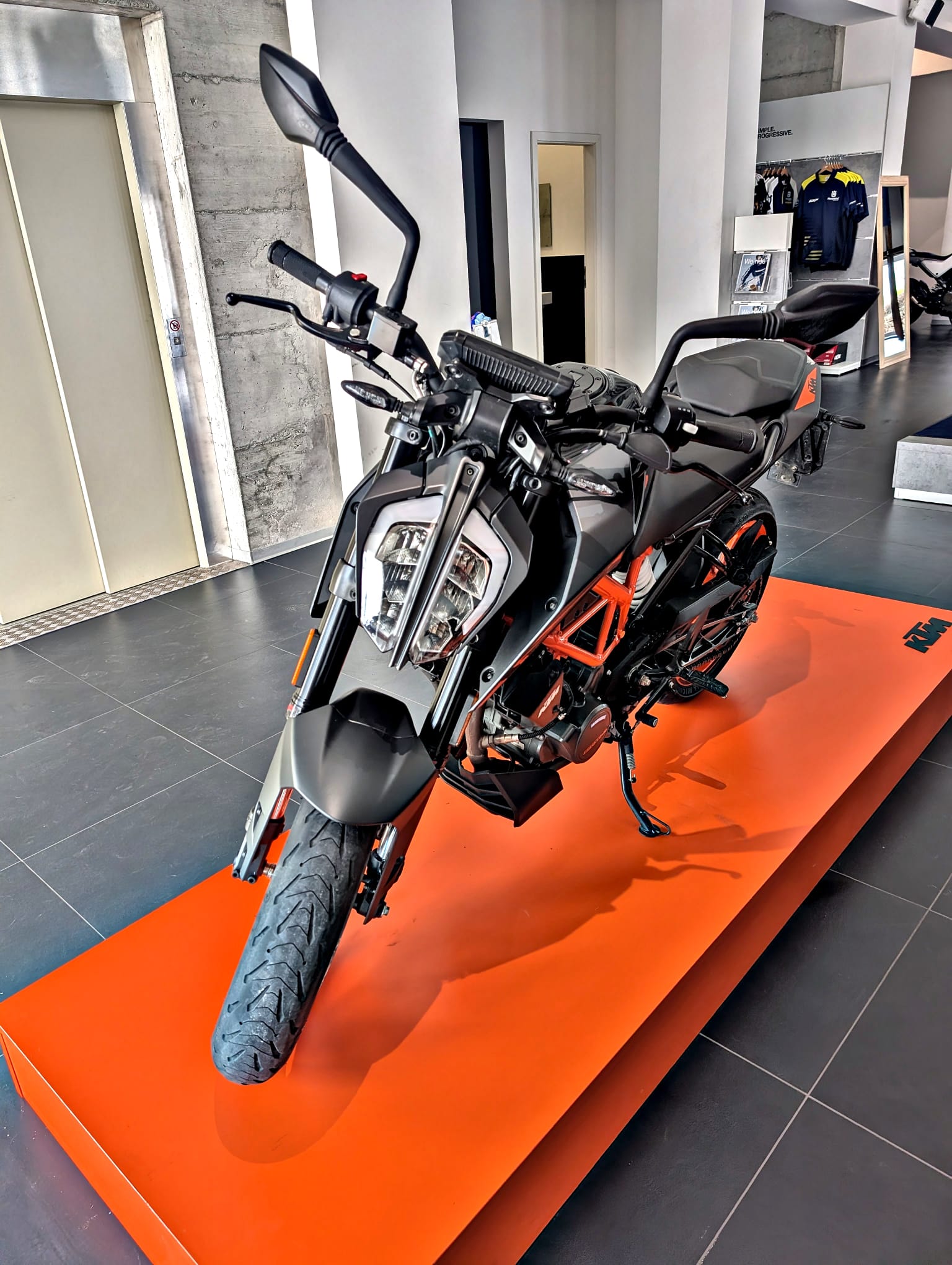 KTM 125 Duke-image-1