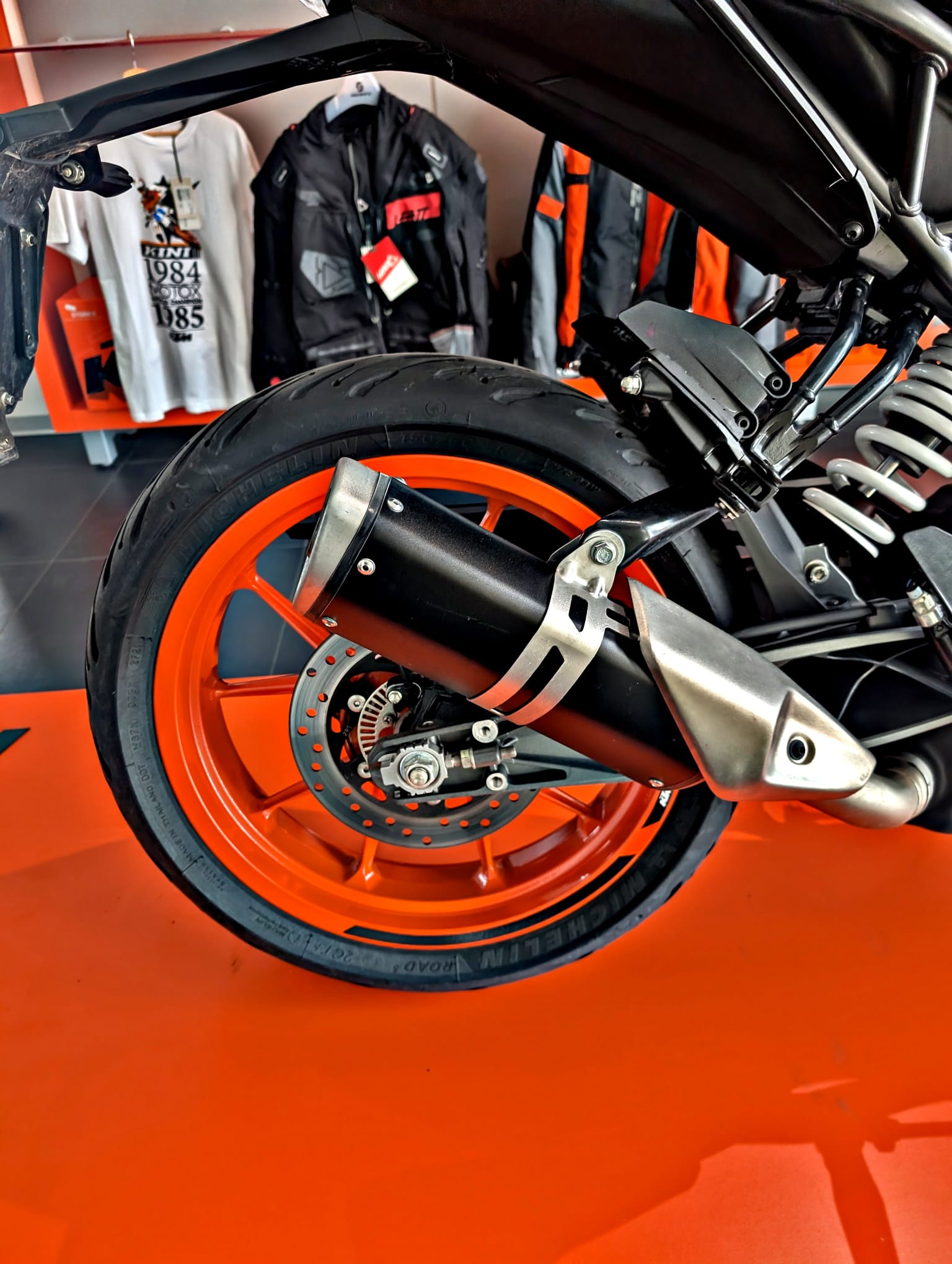 KTM 125 Duke-image-11