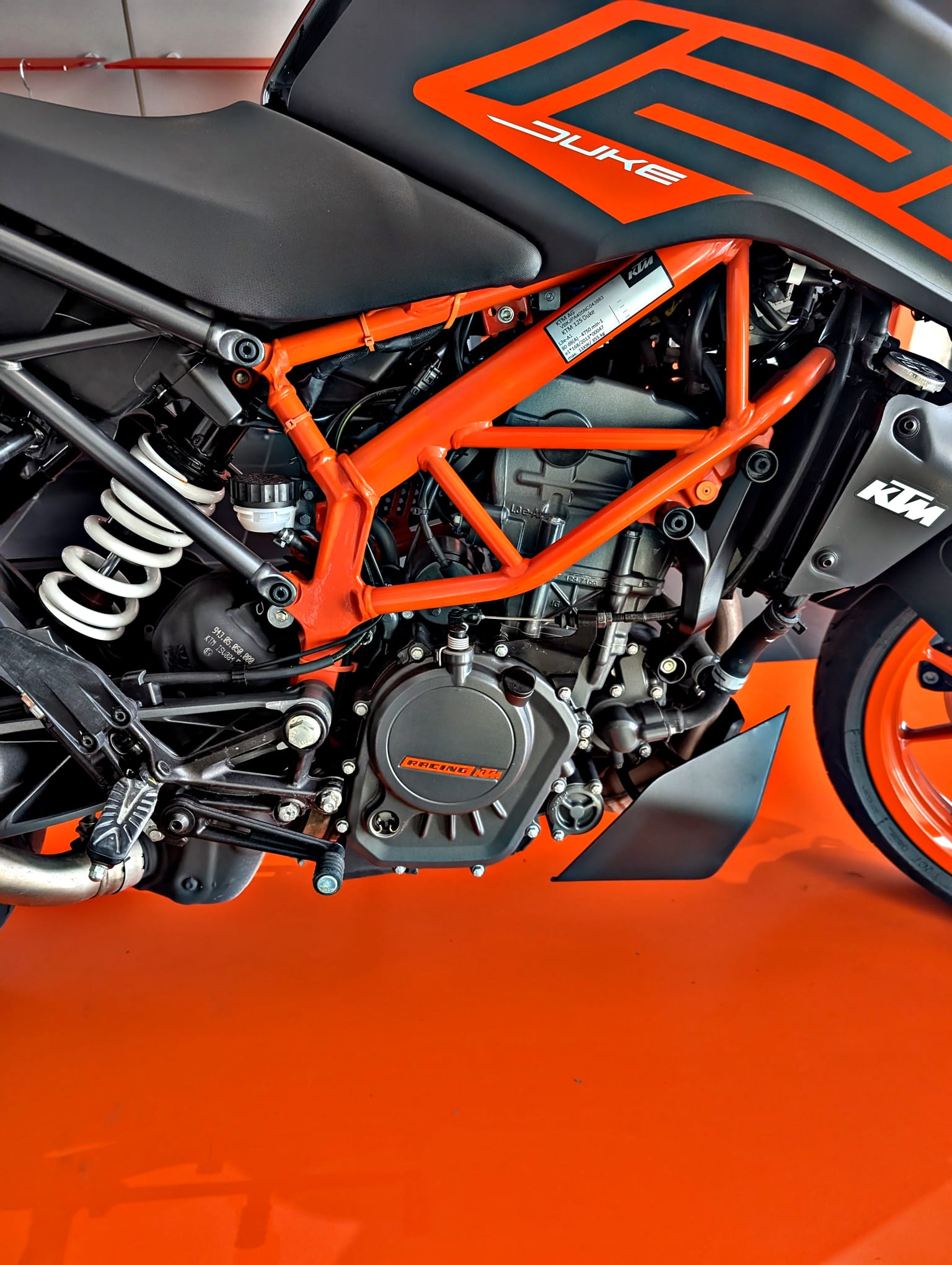 KTM 125 Duke-image-8