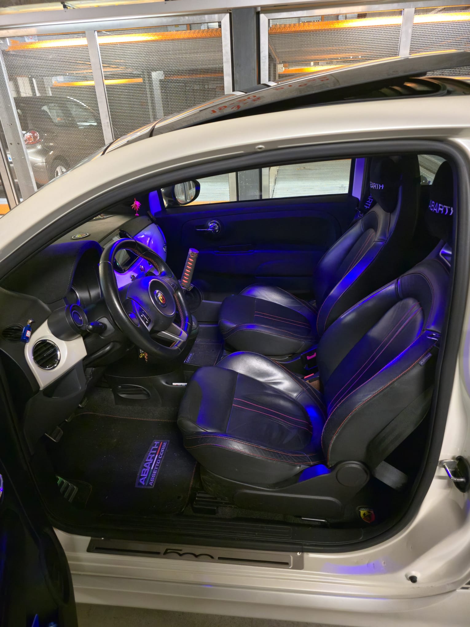 FIAT 500 1.4 16V Turbo Abarth-image-10