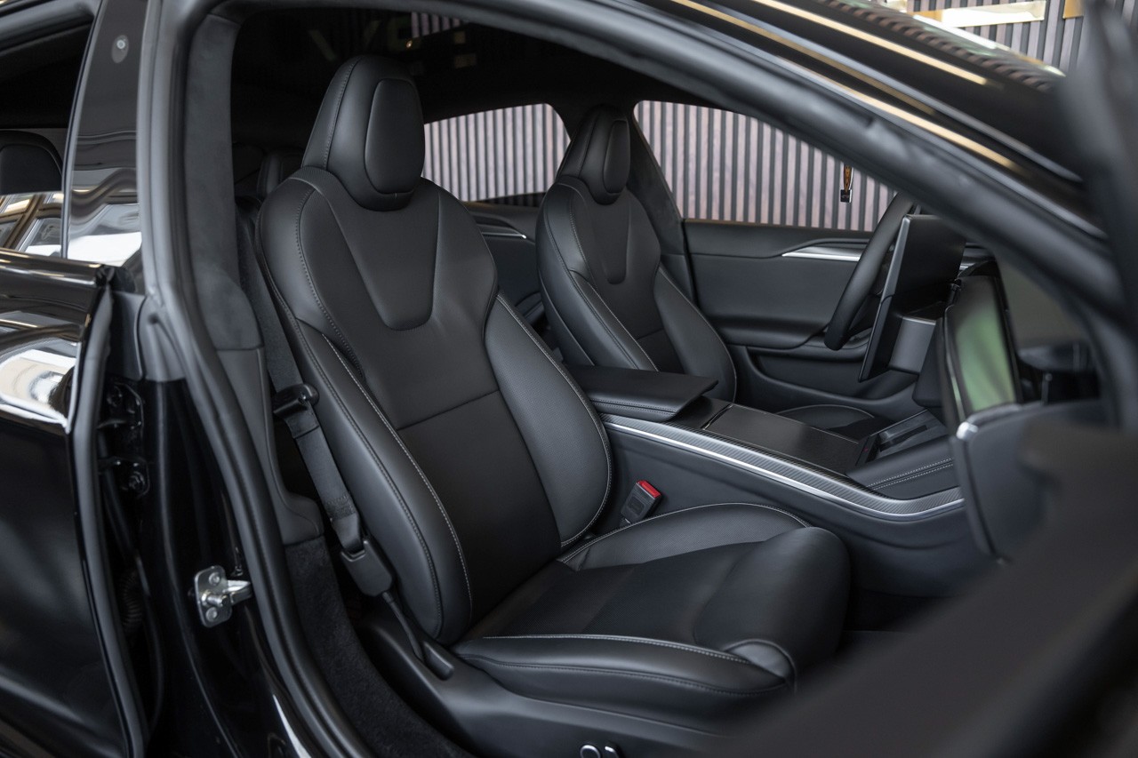 TESLA Model S 100 kWh Plaid-image-17