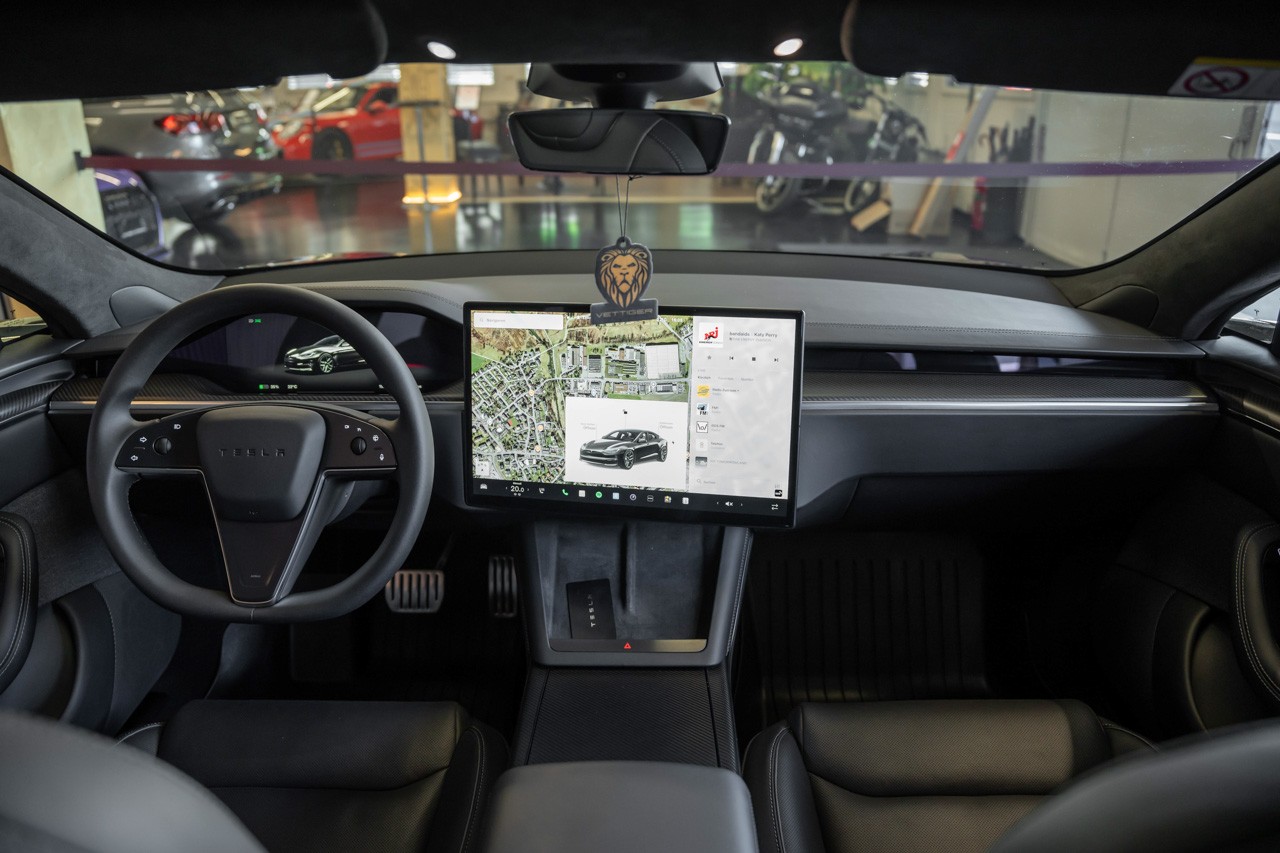 TESLA Model S 100 kWh Plaid-image-12