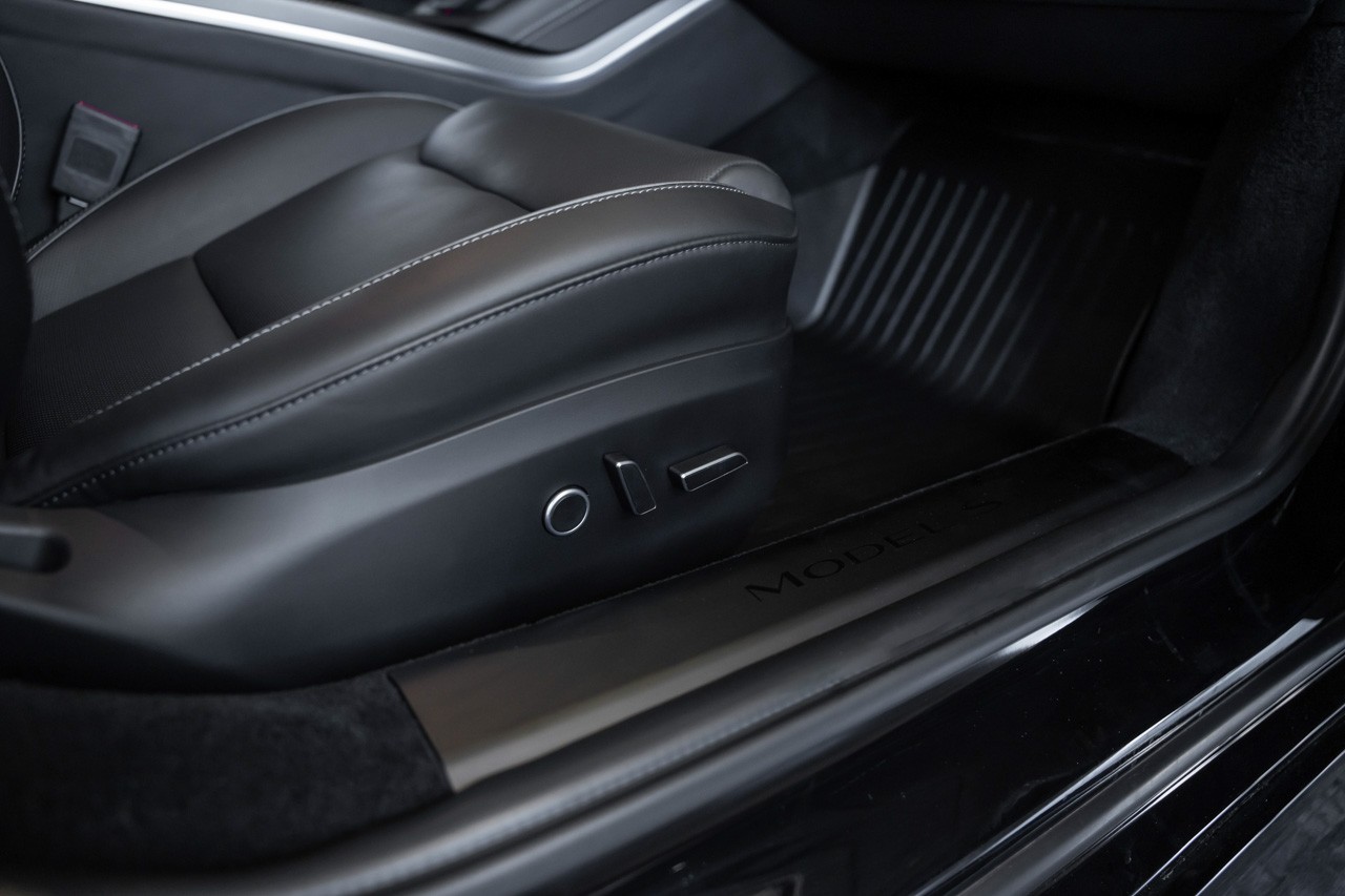 TESLA Model S 100 kWh Plaid-image-28