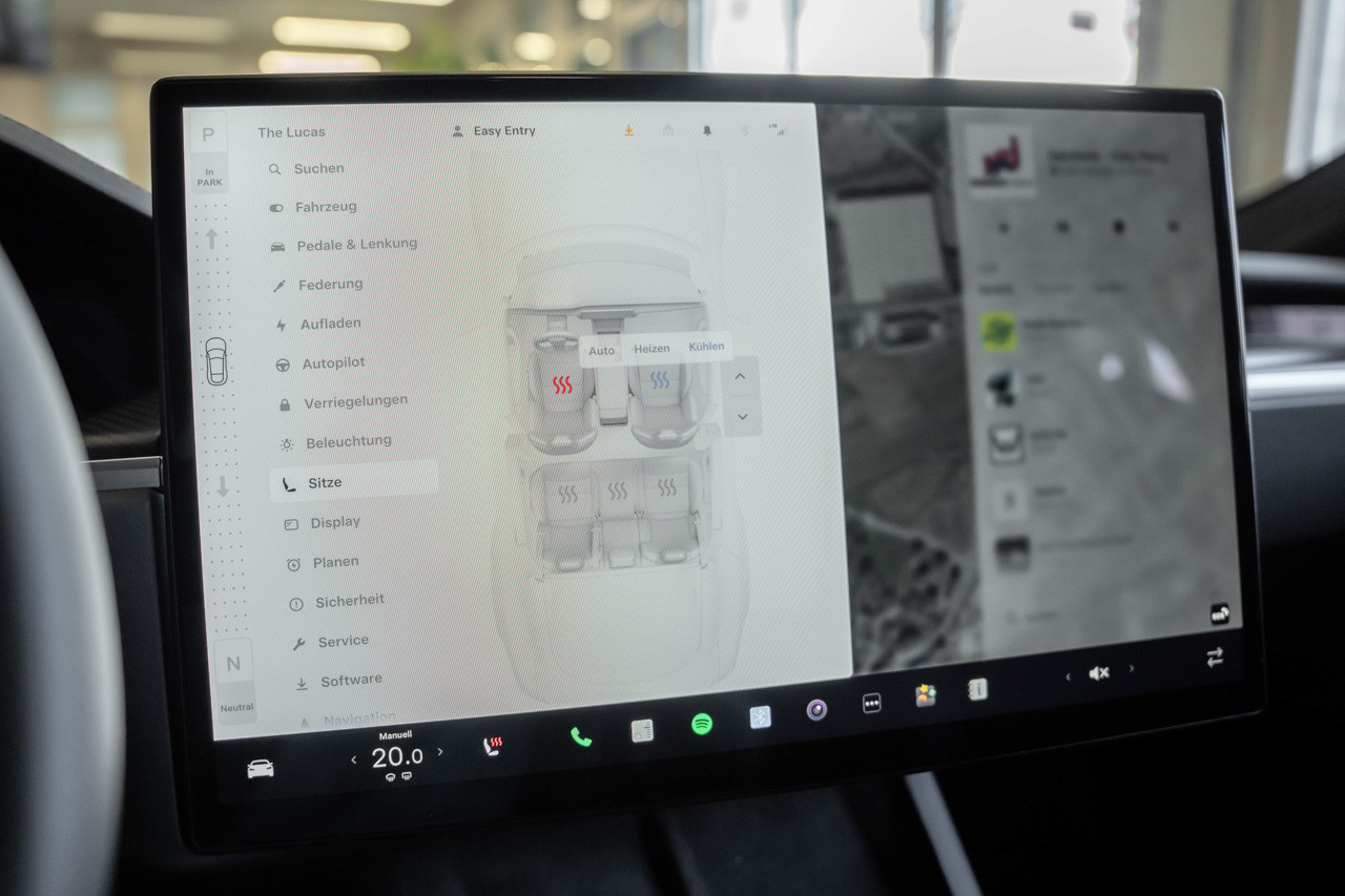 TESLA Model S 100 kWh Plaid-image-26