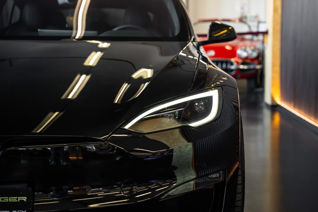 TESLA Model S 100 kWh Plaid-image-8