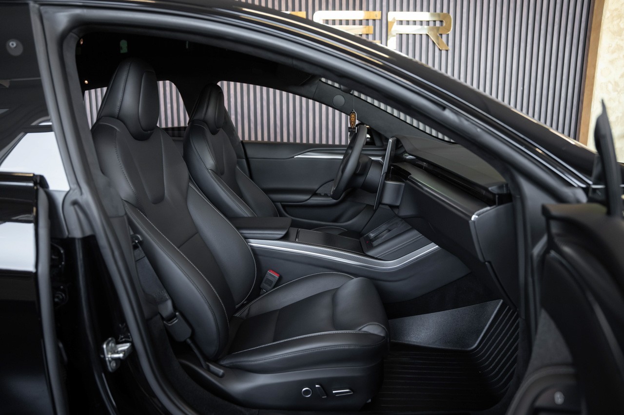 TESLA Model S 100 kWh Plaid-image-16