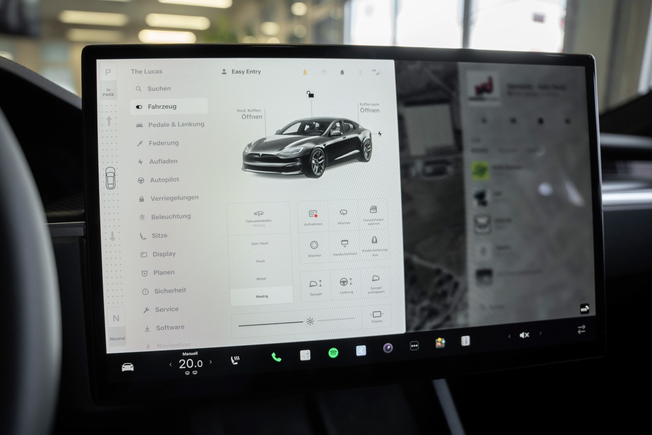 TESLA Model S 100 kWh Plaid-image-24